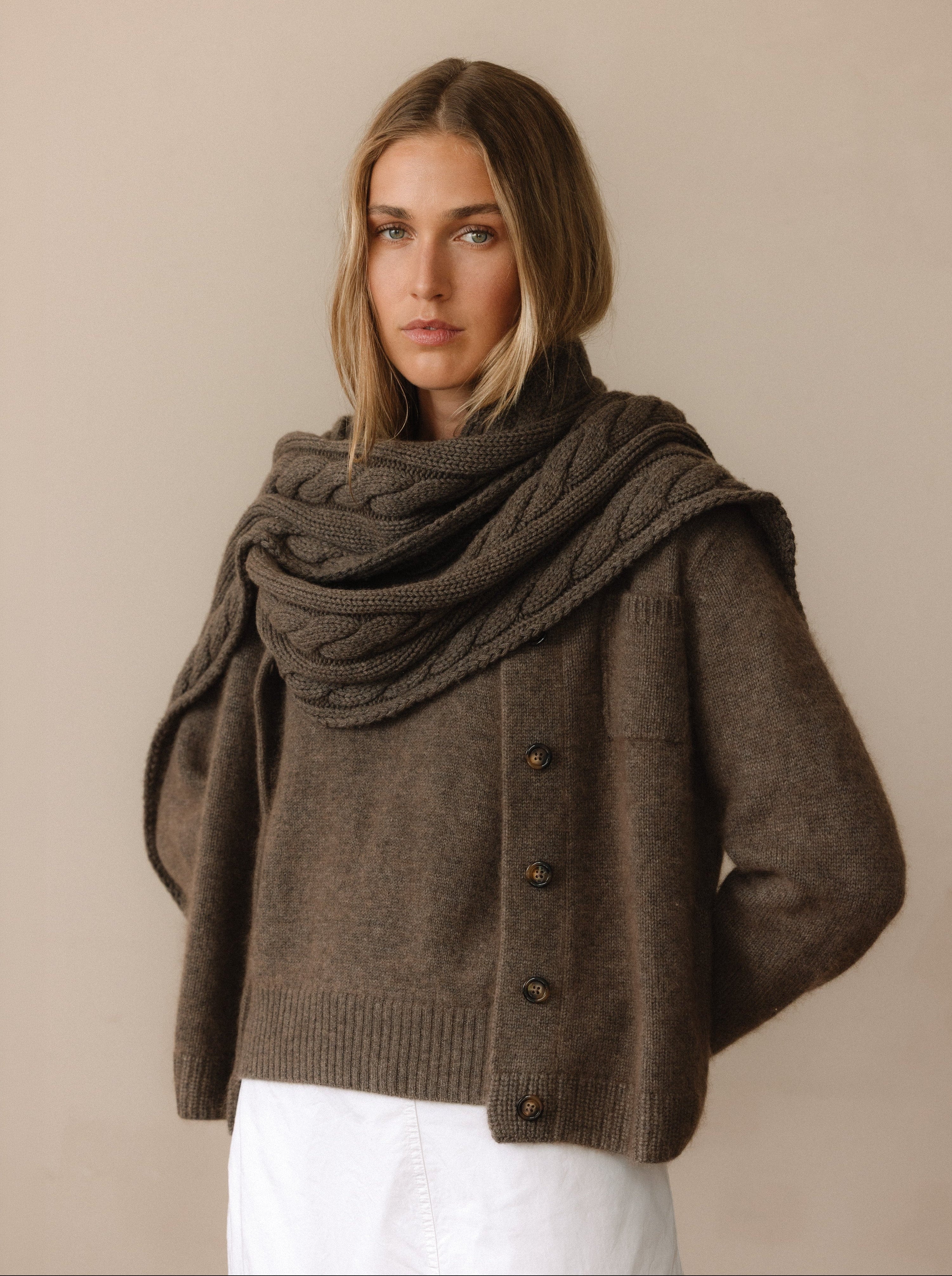 LILLY BRUSHED CARDIGAN IN NOUGAT