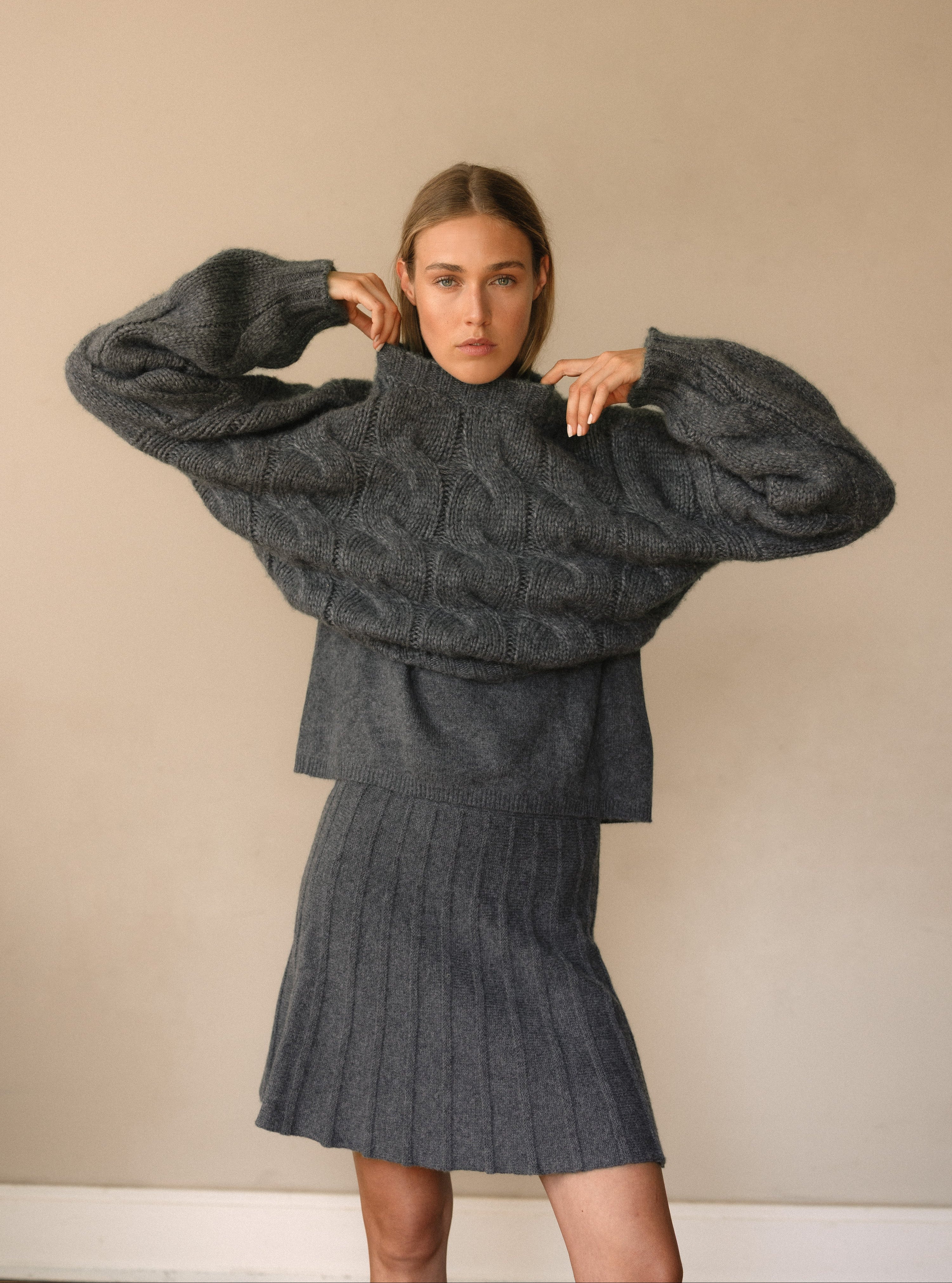 DAPHNE CABLE SWEATER IN MIDNIGHT STONE