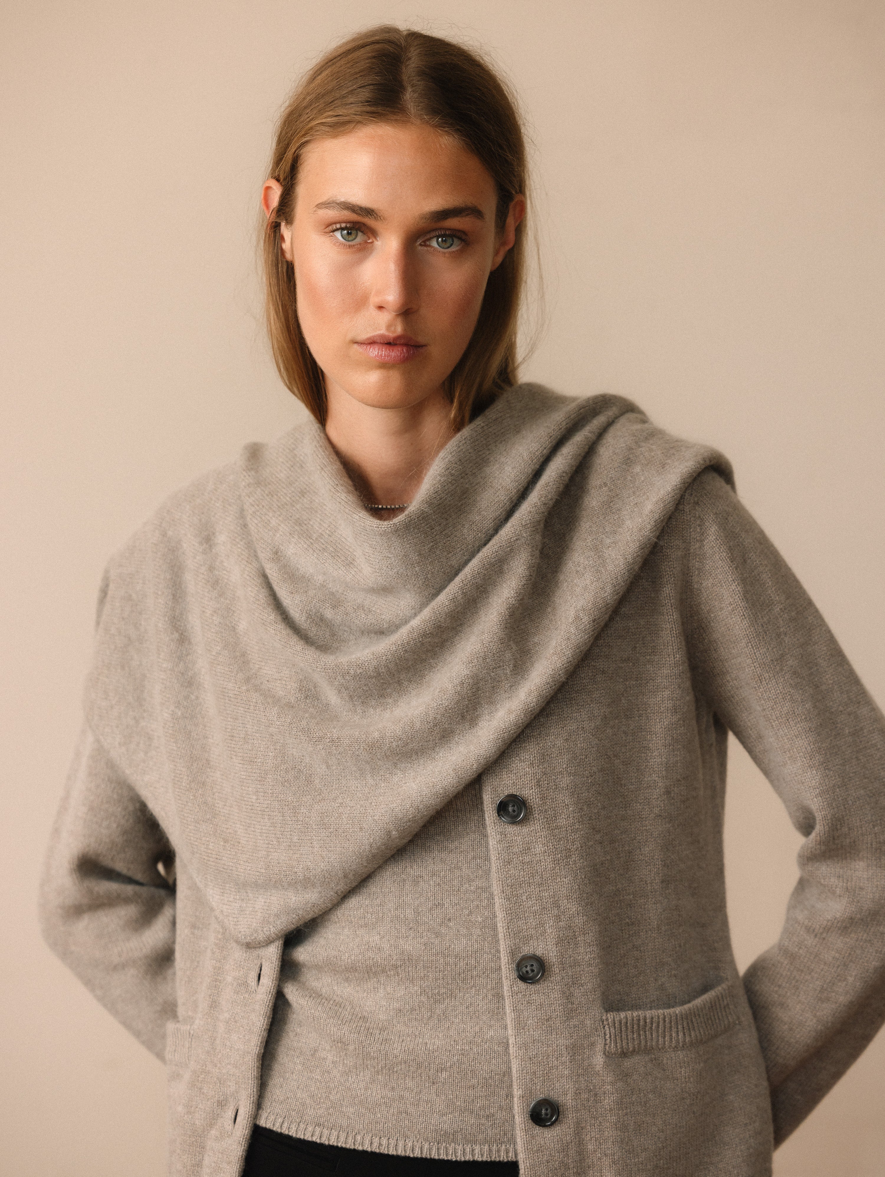 CAMI SCARF BRUSHED IN ALMOND POWDER