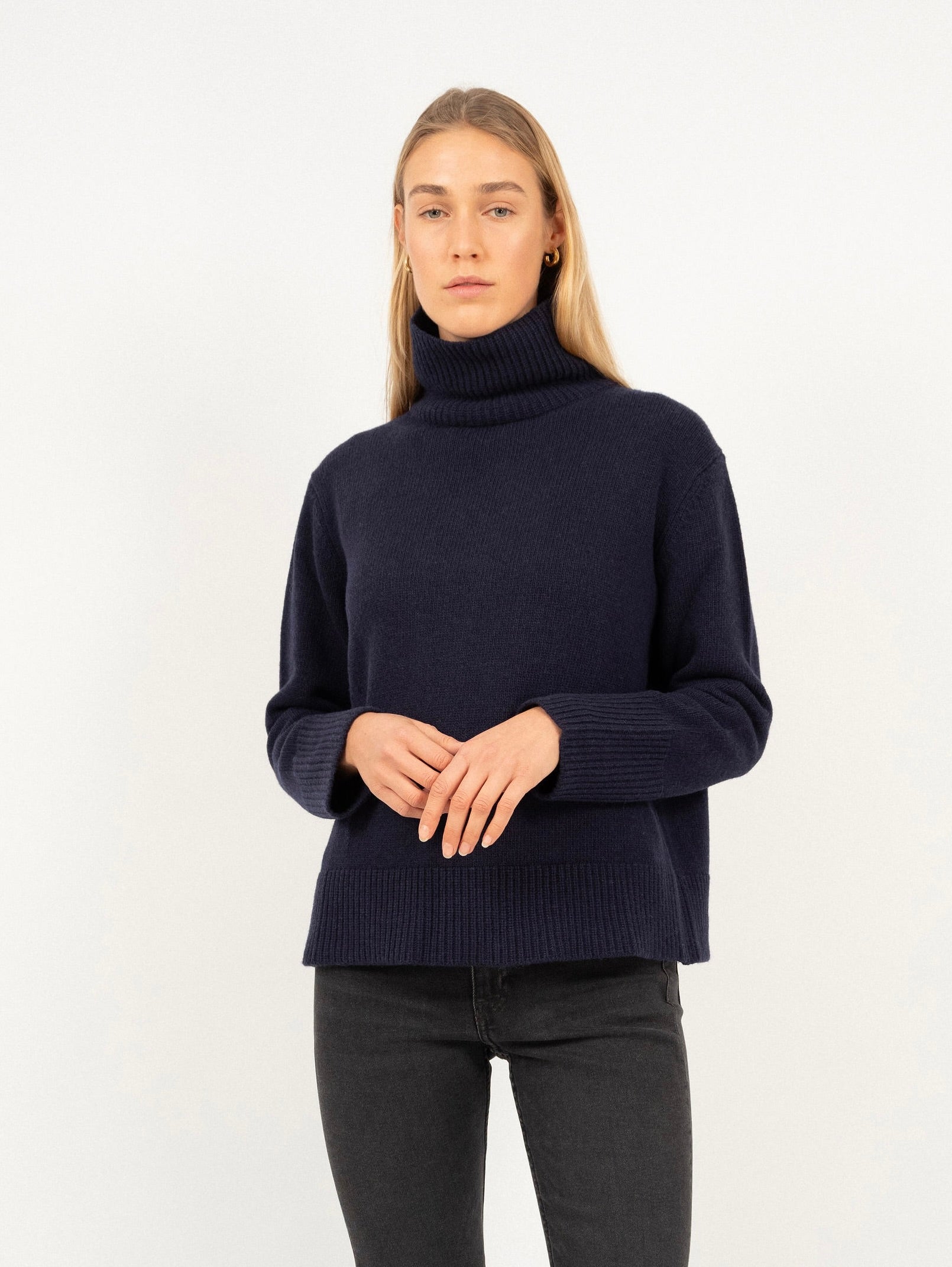 ANEMONE SWEATER IN DEEP BLUE