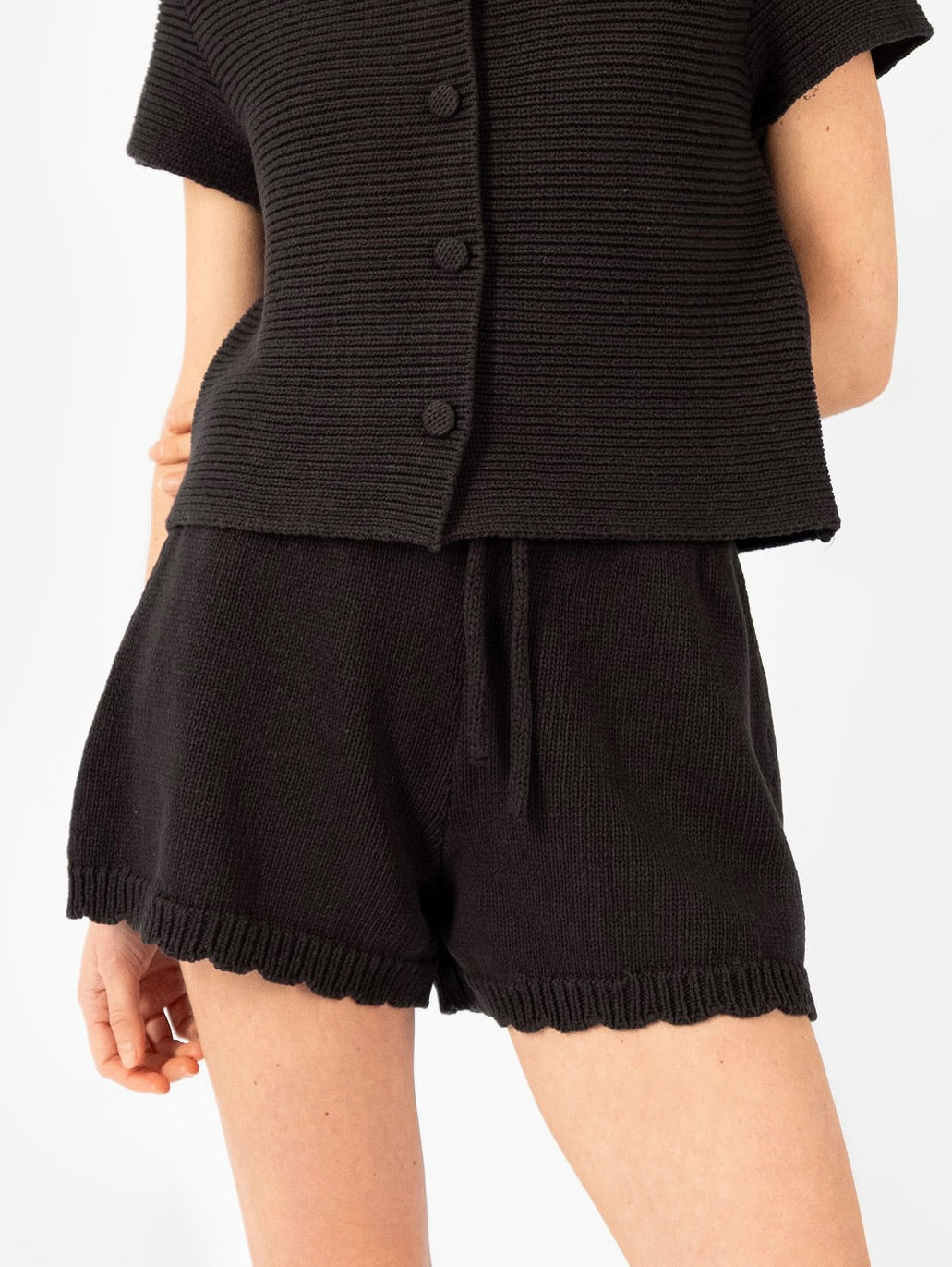 AVA SHORTS IN CHOCOLATE