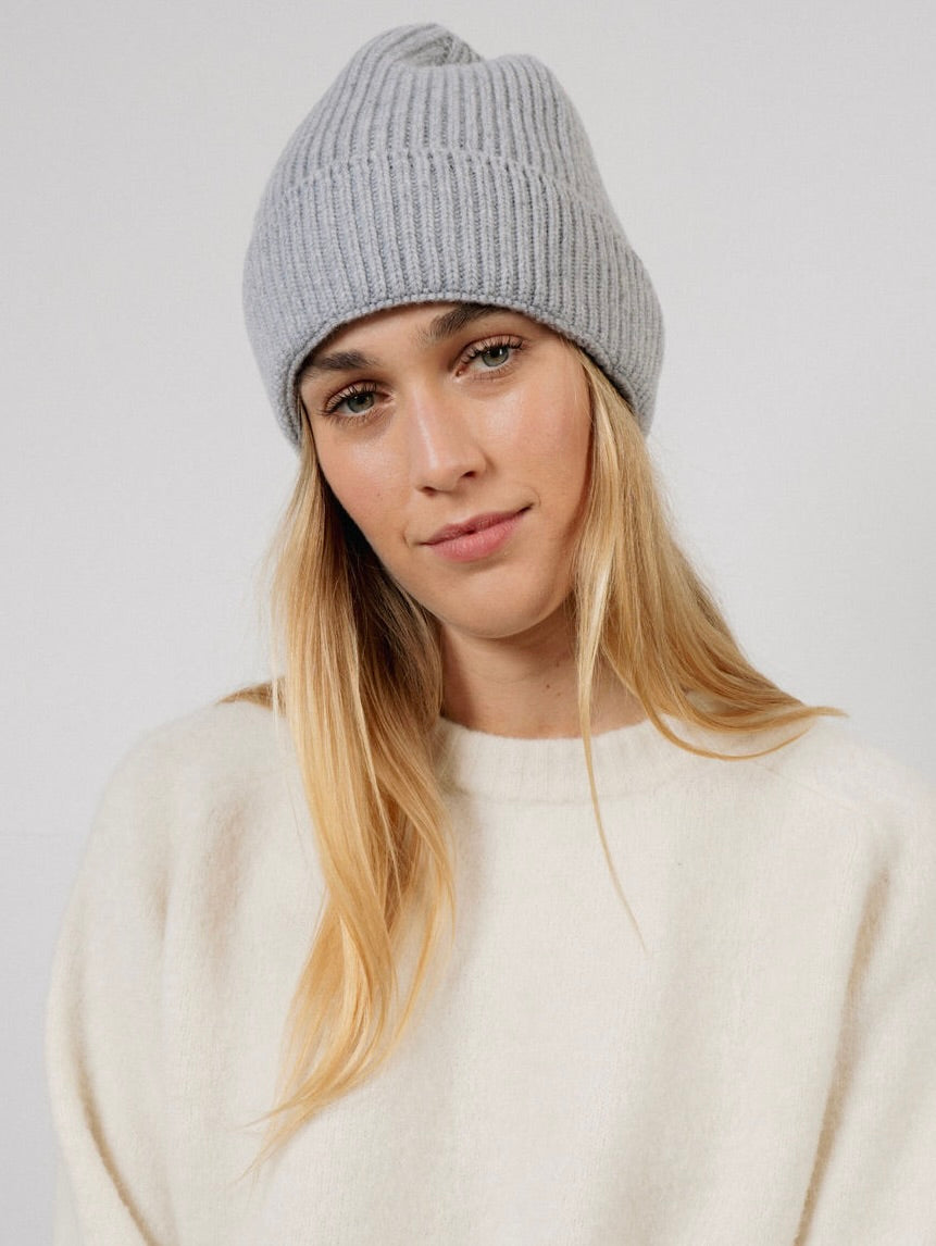 CHARLY BEANIE IN OYSTER GREY