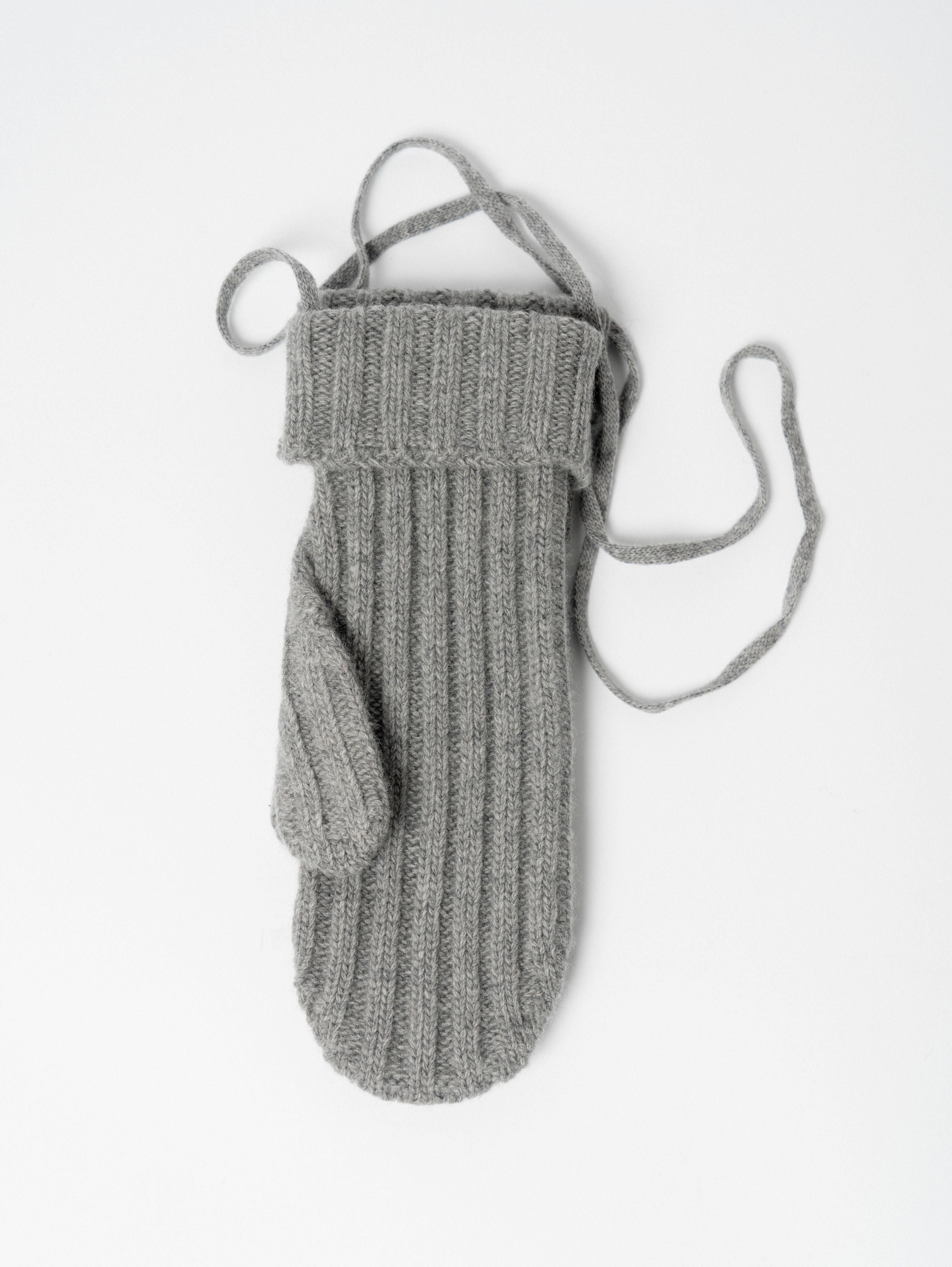 PATRICIA MITTENS IN SMOG