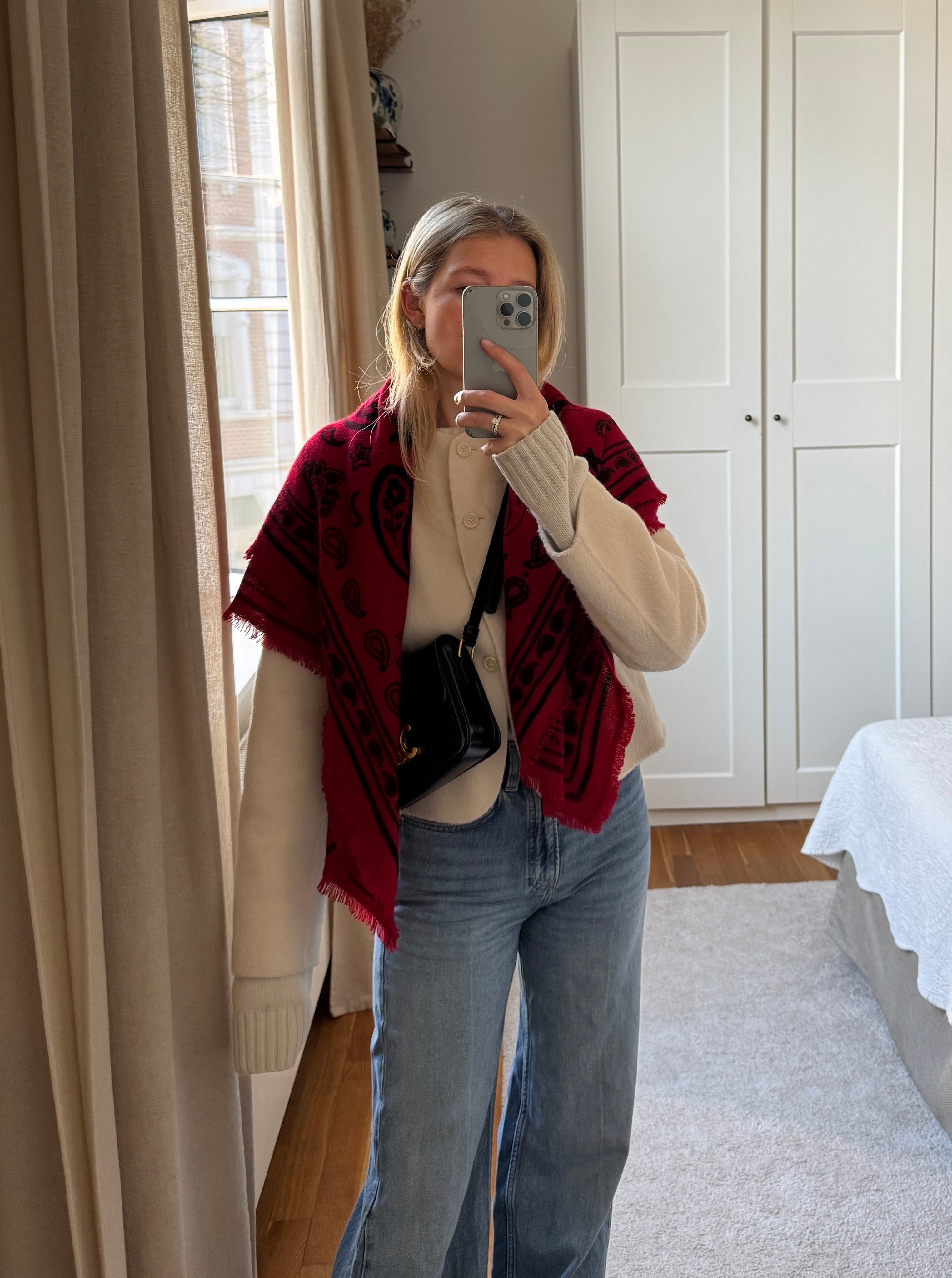 NELE SCARF BIG IN HOT DATE