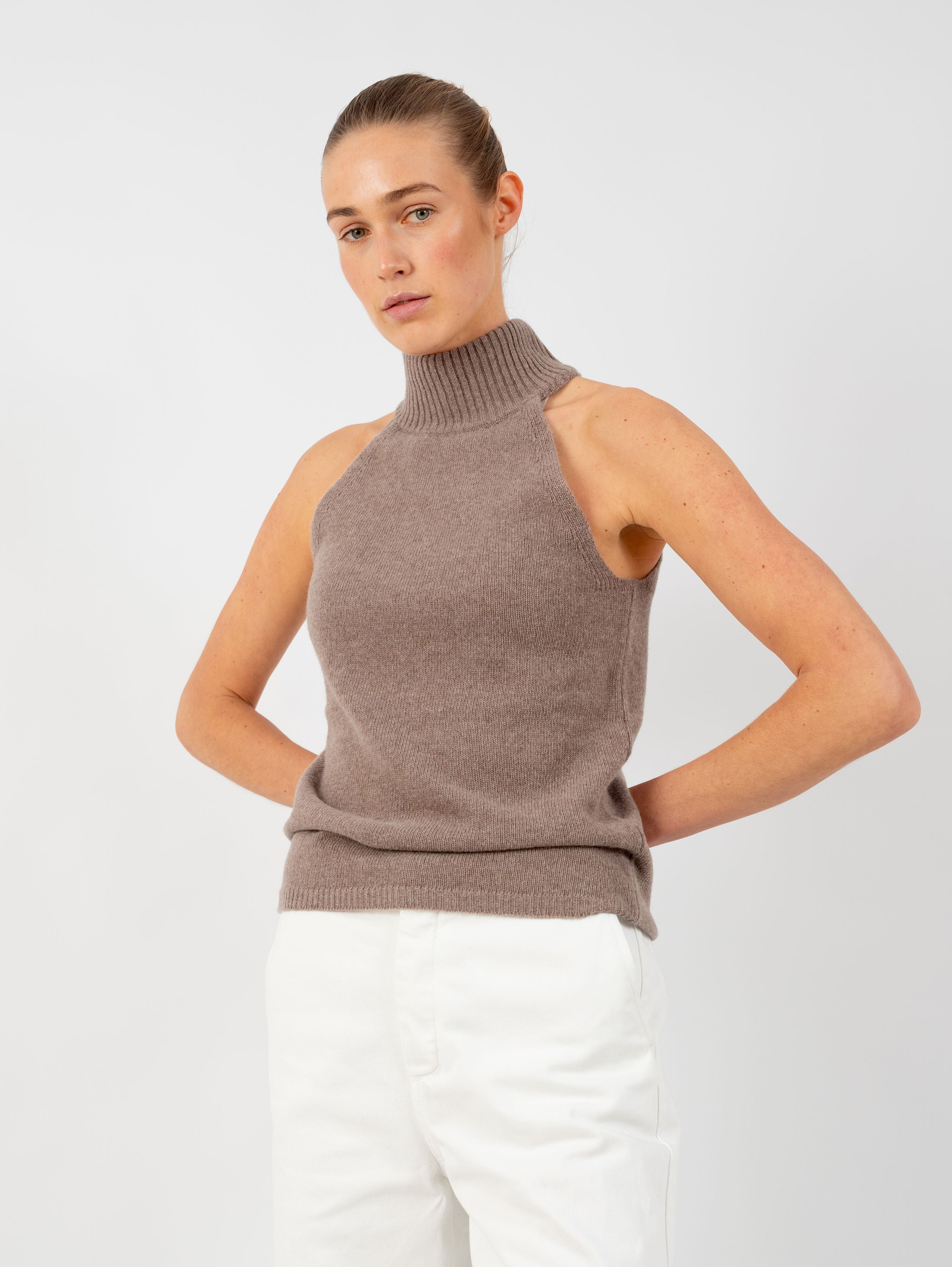 MELIS TOP IN TIMELESS TAUPE