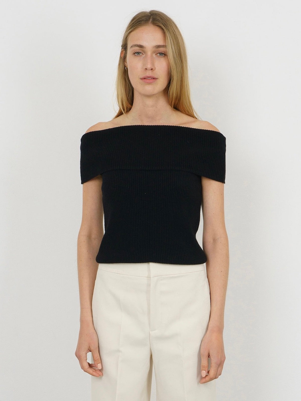 THILDA TOP IN NIGHT