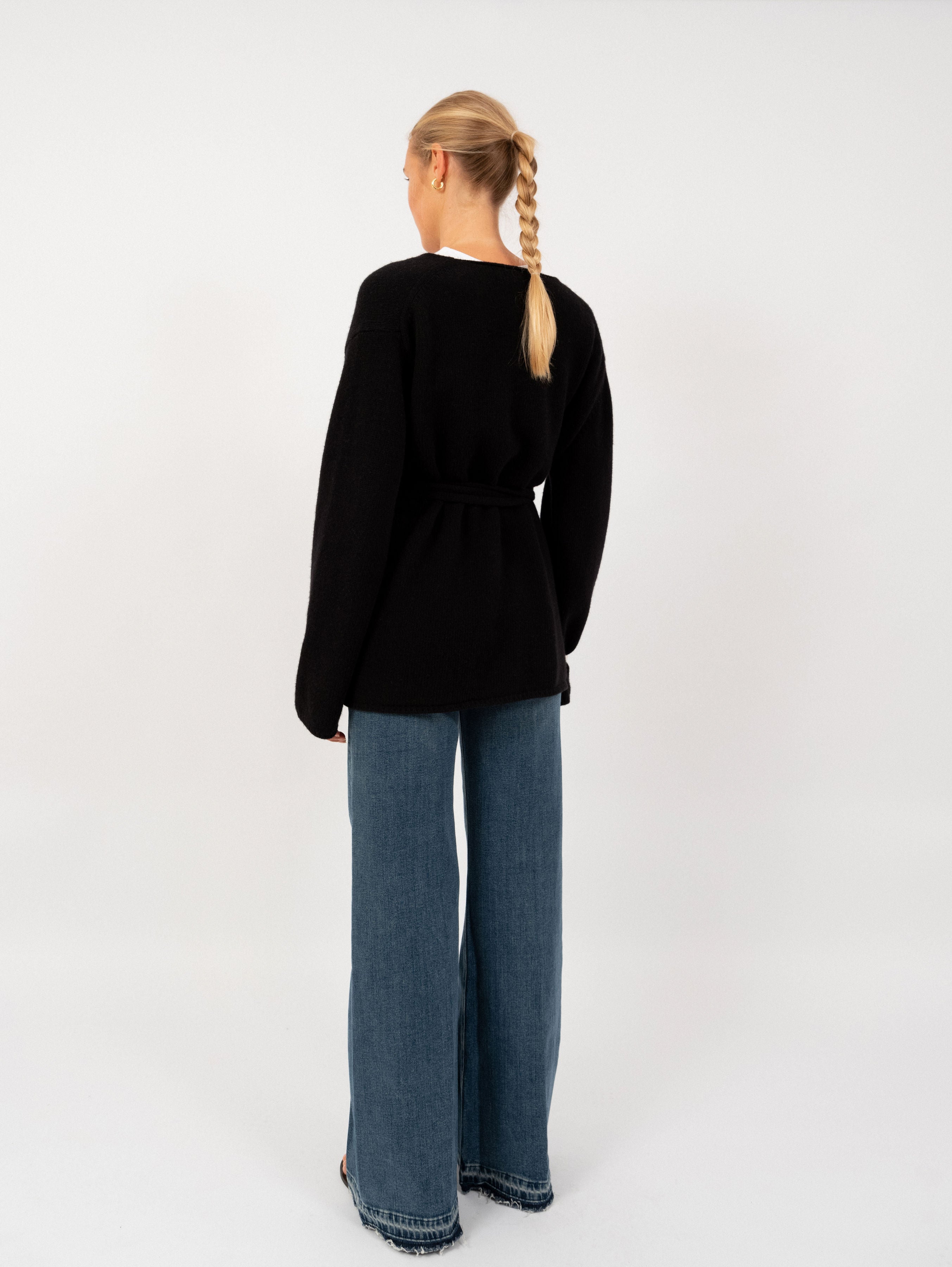 VICTORIA CARDIGAN IN NIGHT (Black)