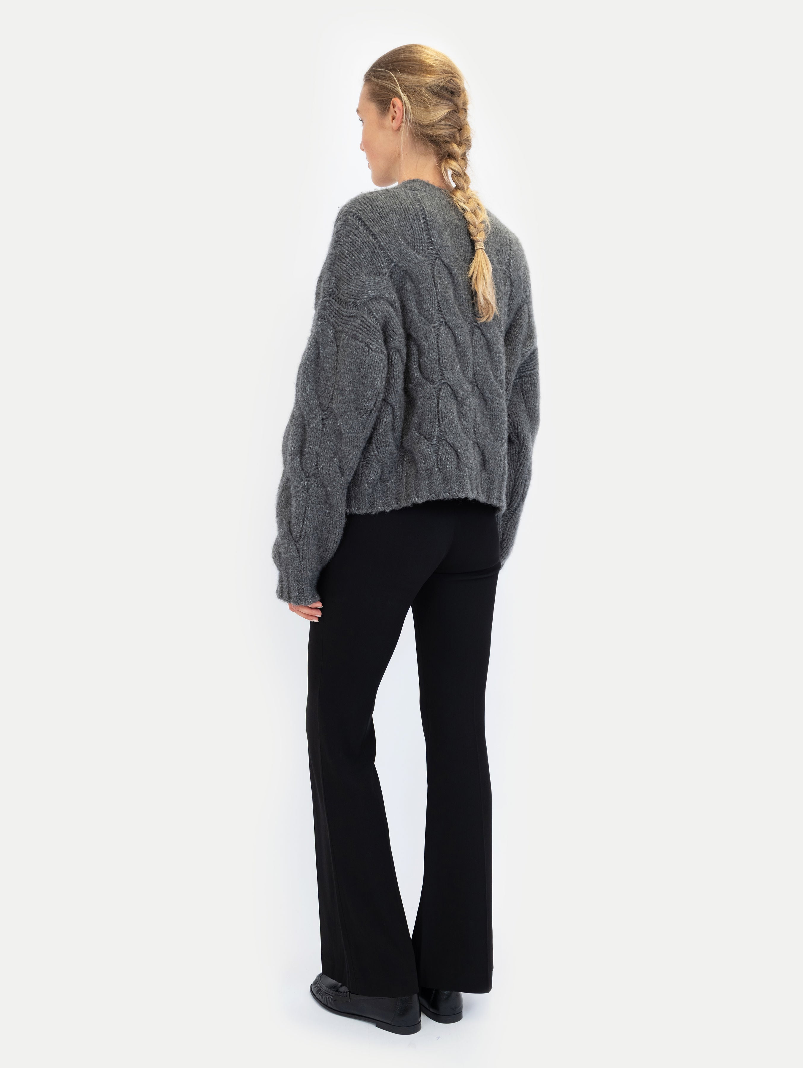 DAPHNE CABLE SWEATER IN MIDNIGHT STONE