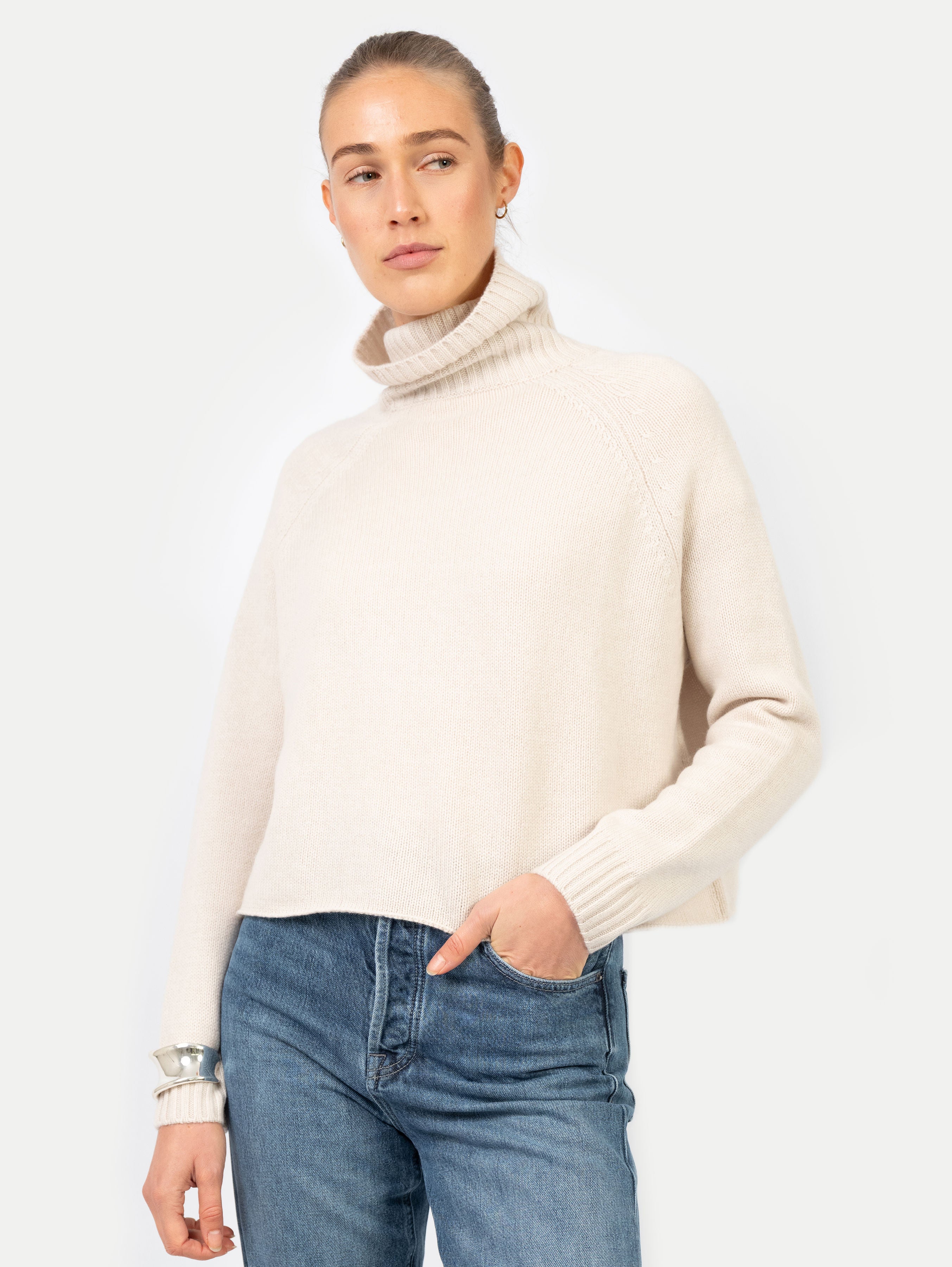 LAURA TURTLENECK IN HONEY OAT