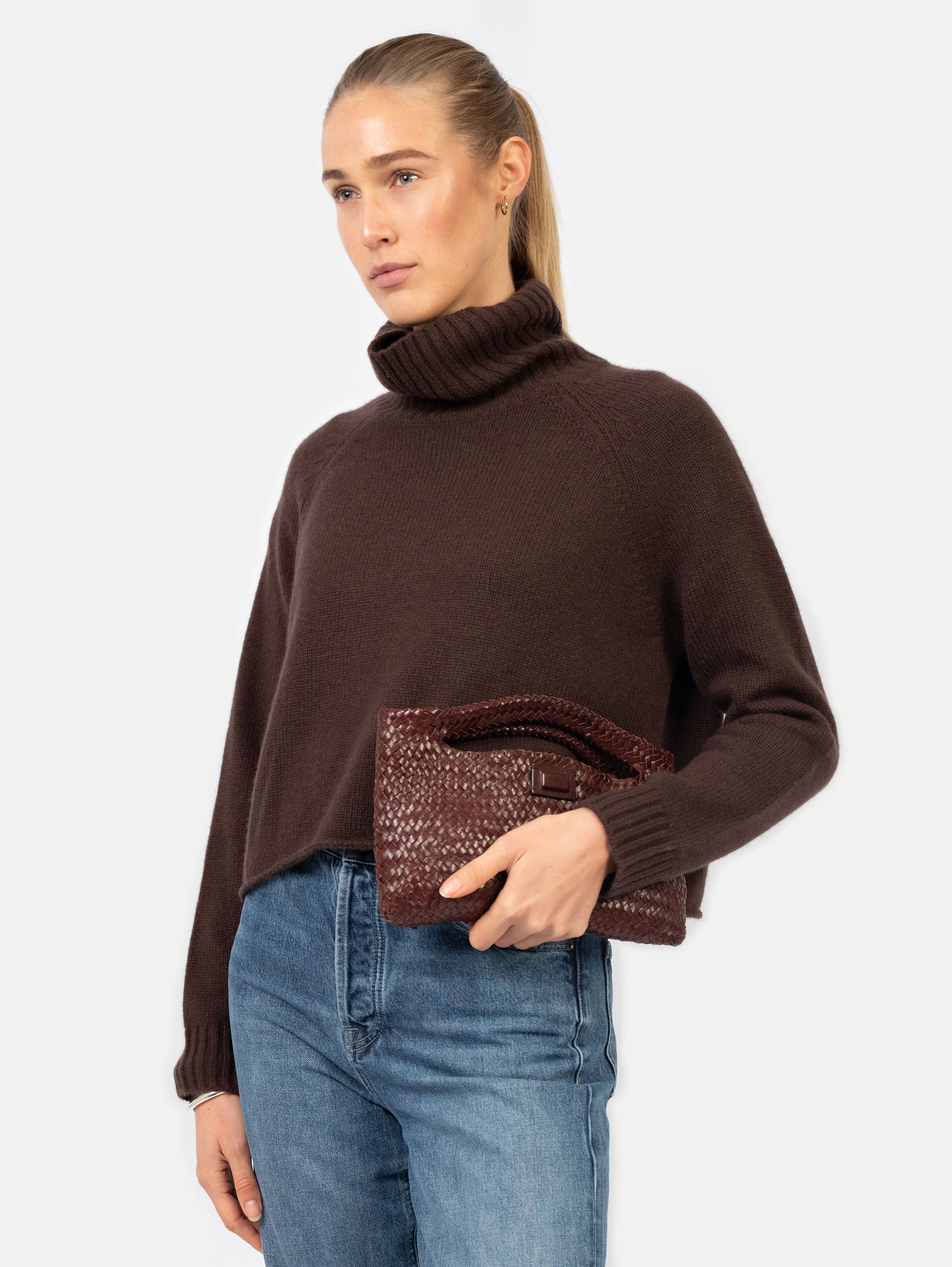 LAURA TURTLENECK IN TRUFFLE BROWN
