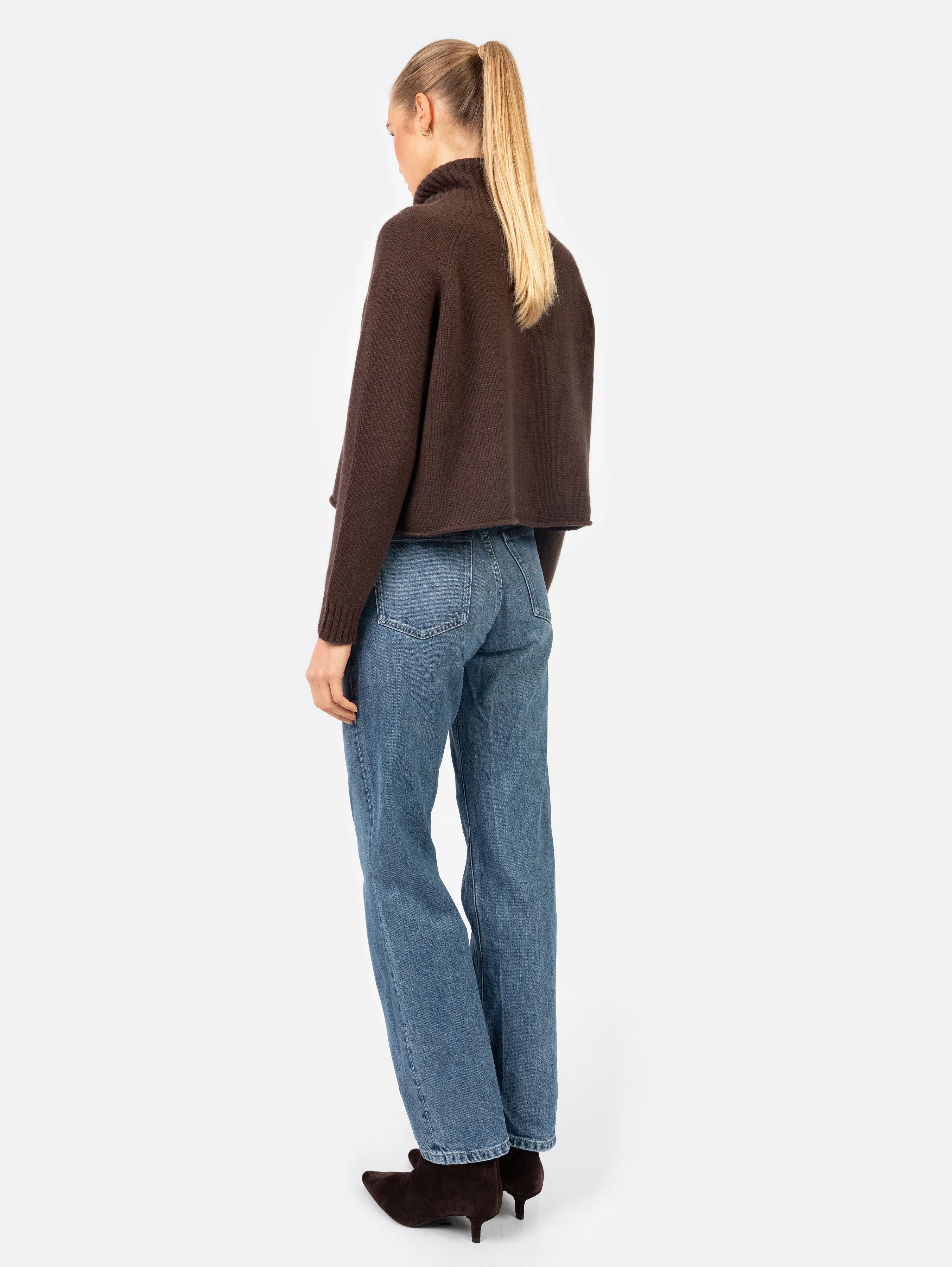 LAURA TURTLENECK IN TRUFFLE BROWN