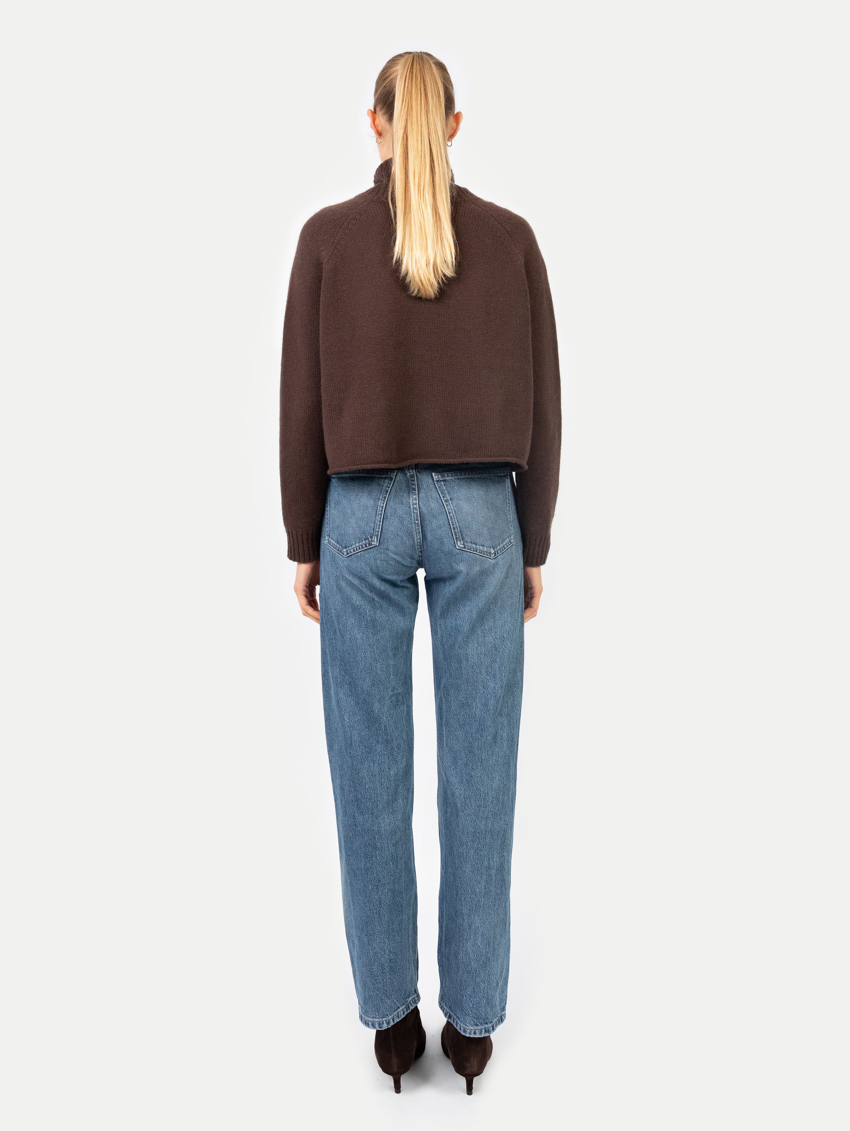 LAURA TURTLENECK IN TRUFFLE BROWN