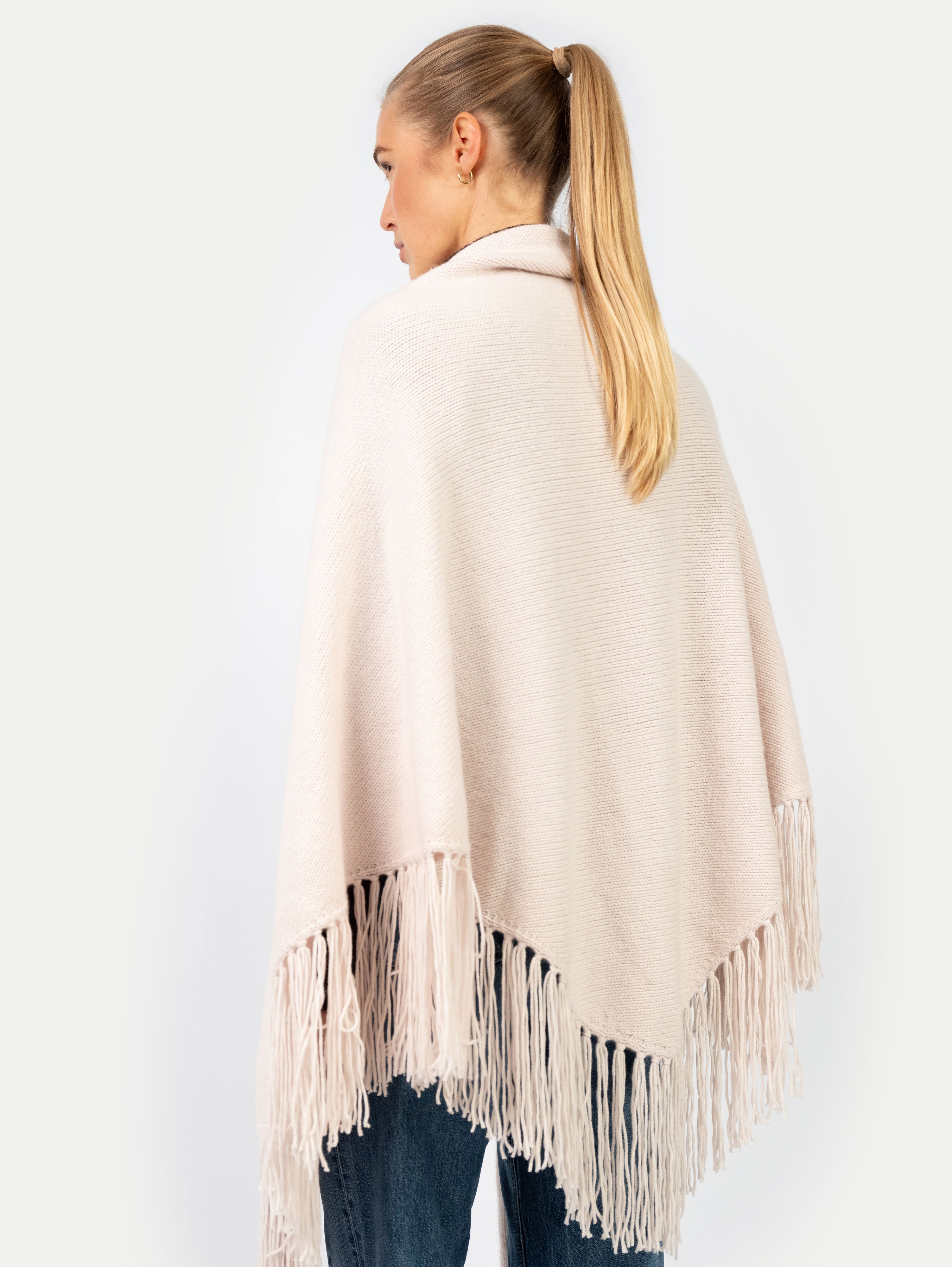LAURA PONCHO IN HONEY OAT