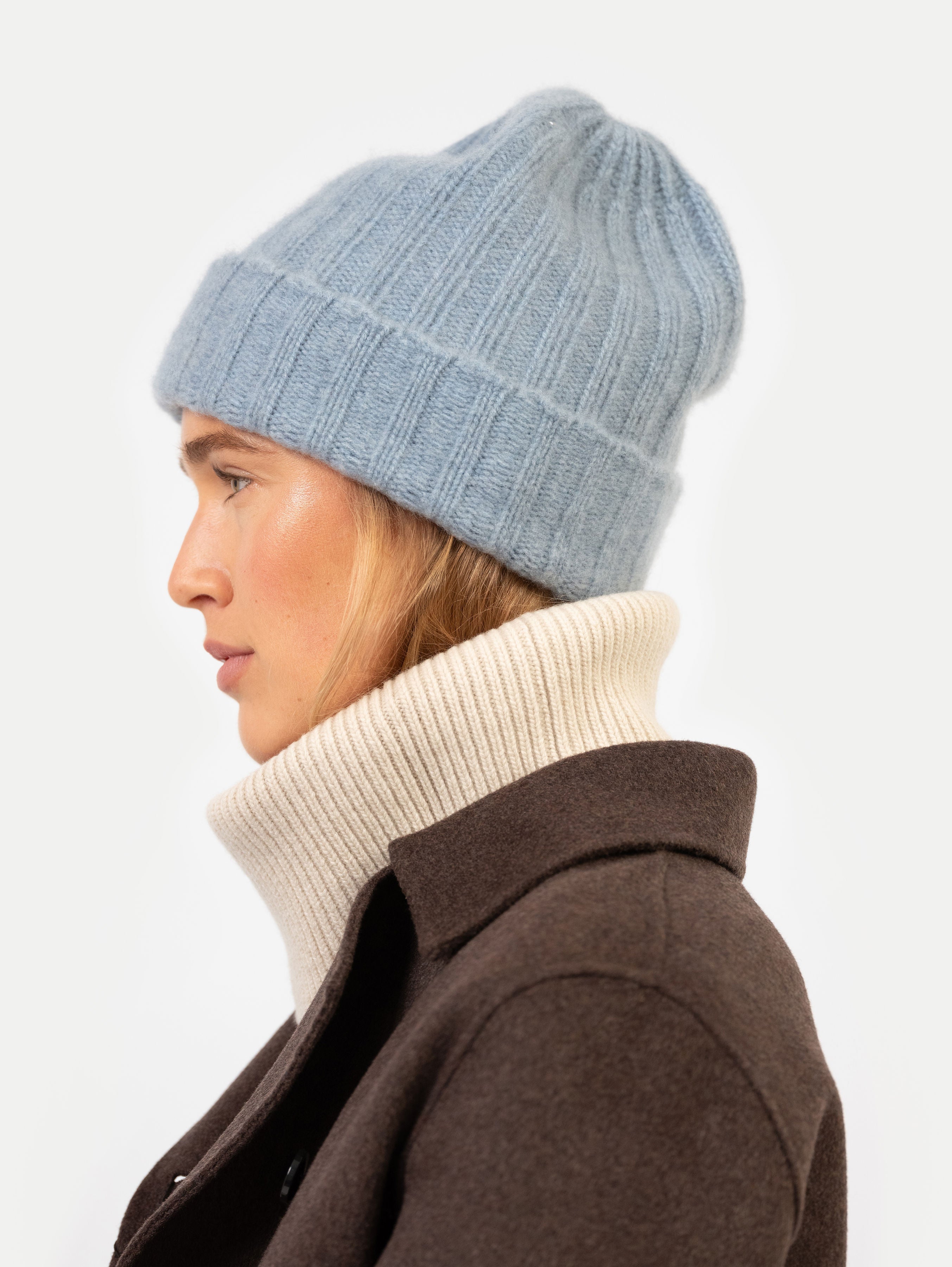 LAURA BEANIE IN BLUEBERRY LATTE