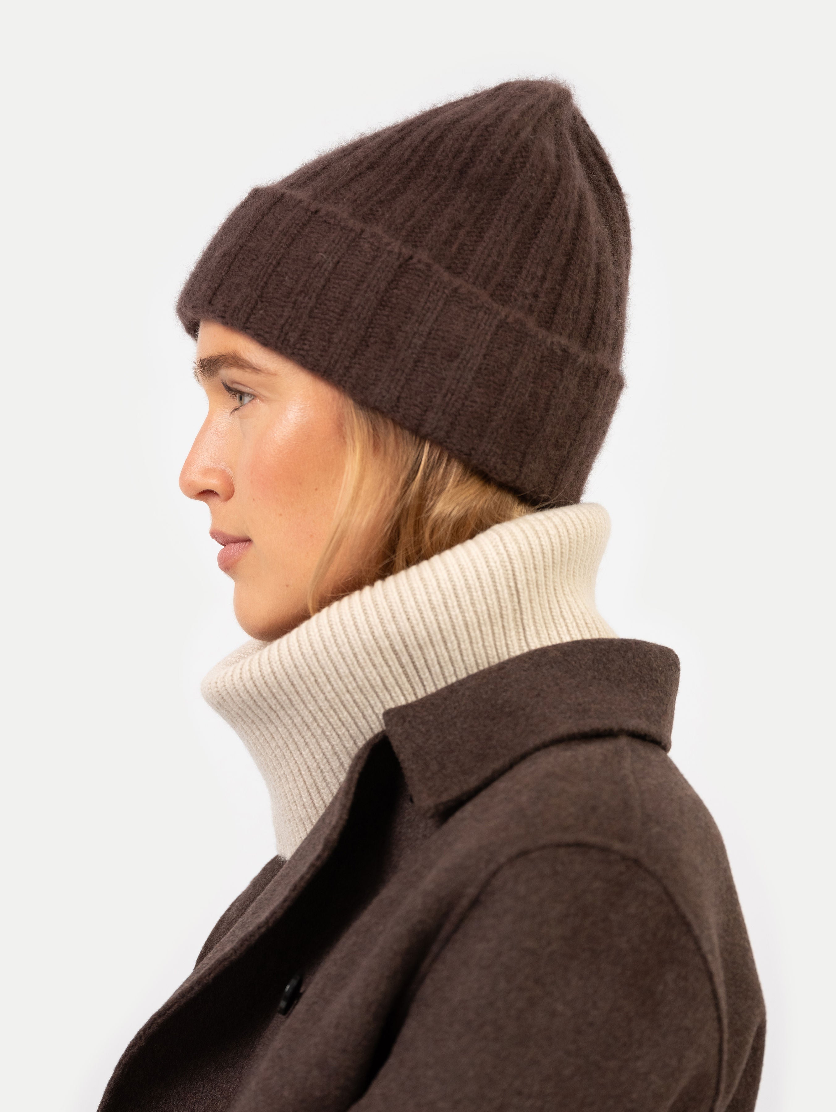 LAURA BEANIE IN TRUFFLE BROWN
