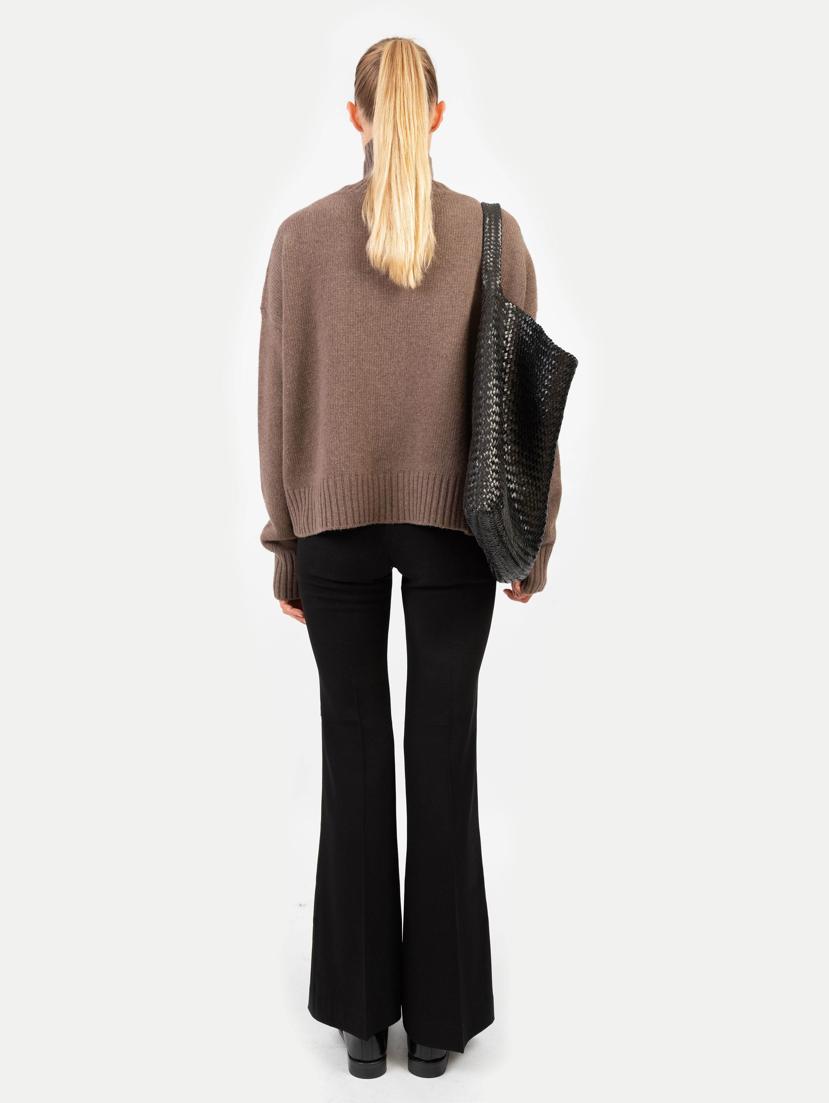 EMMA SWEATER IN DARK NOUGAT
