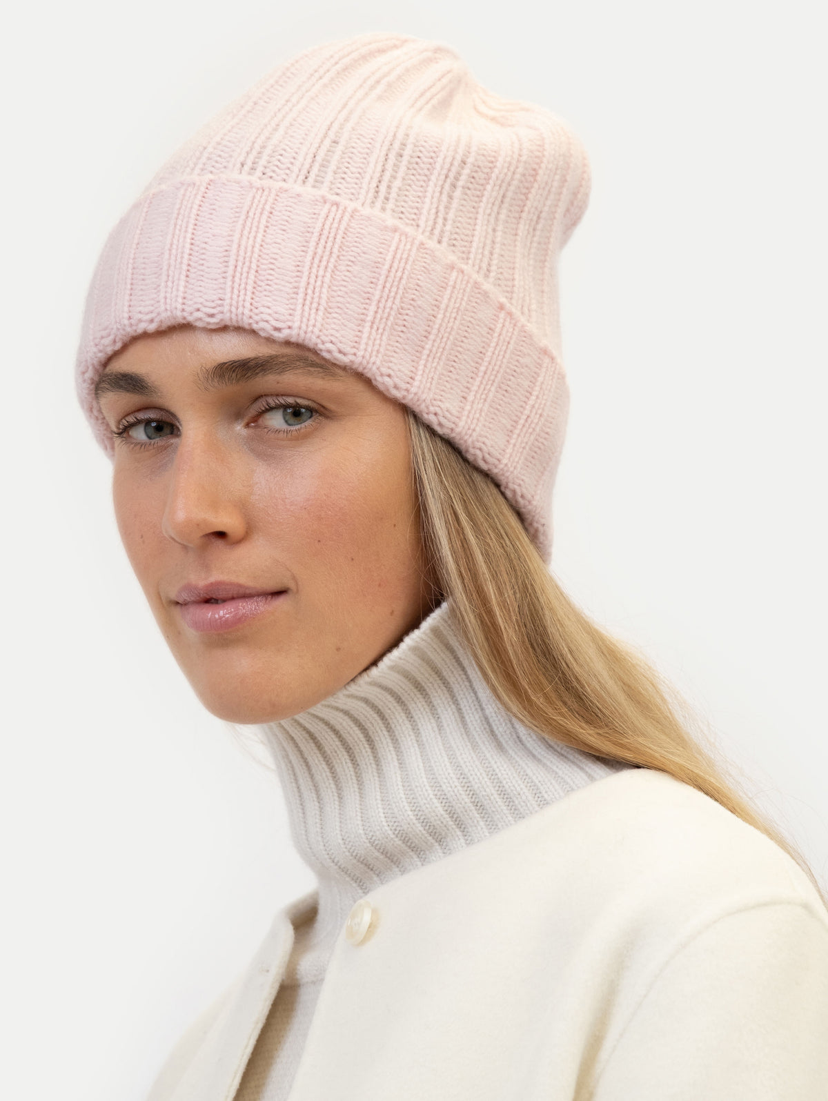 LAURA BEANIE IN POWDER KISS
