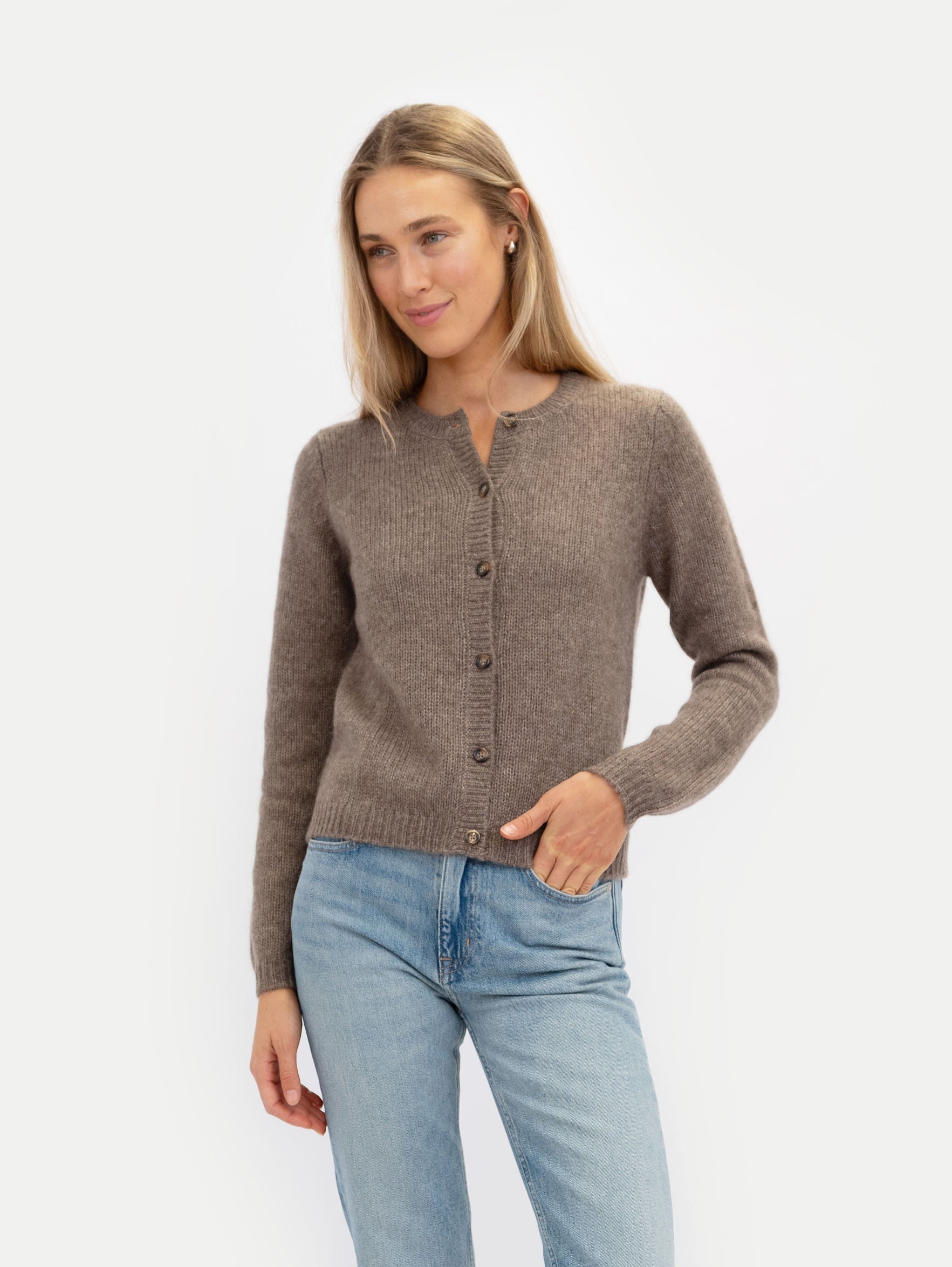 FELINE CARDIGAN IN HAZELNUT