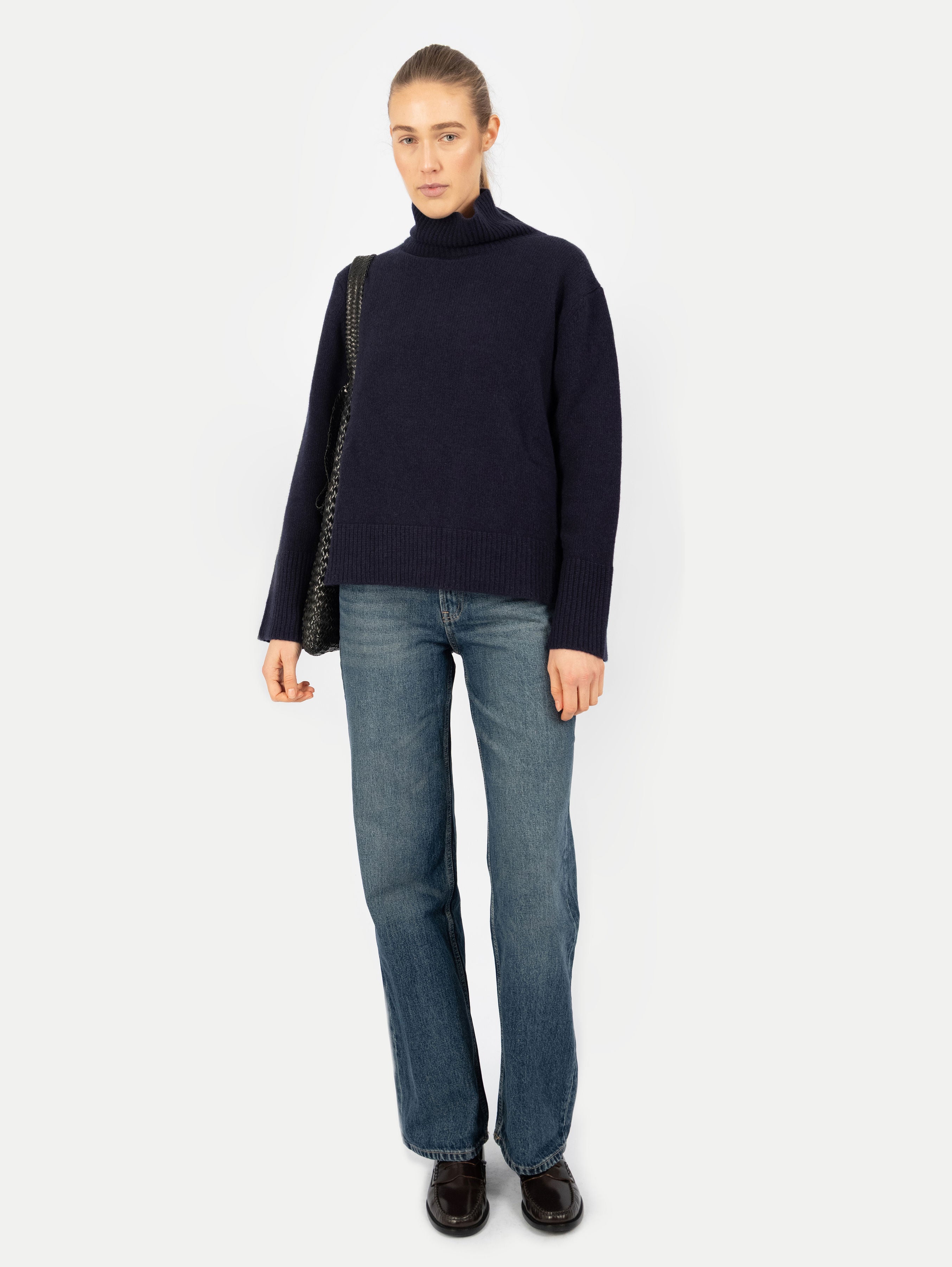 ANEMONE SWEATER IN DEEP BLUE