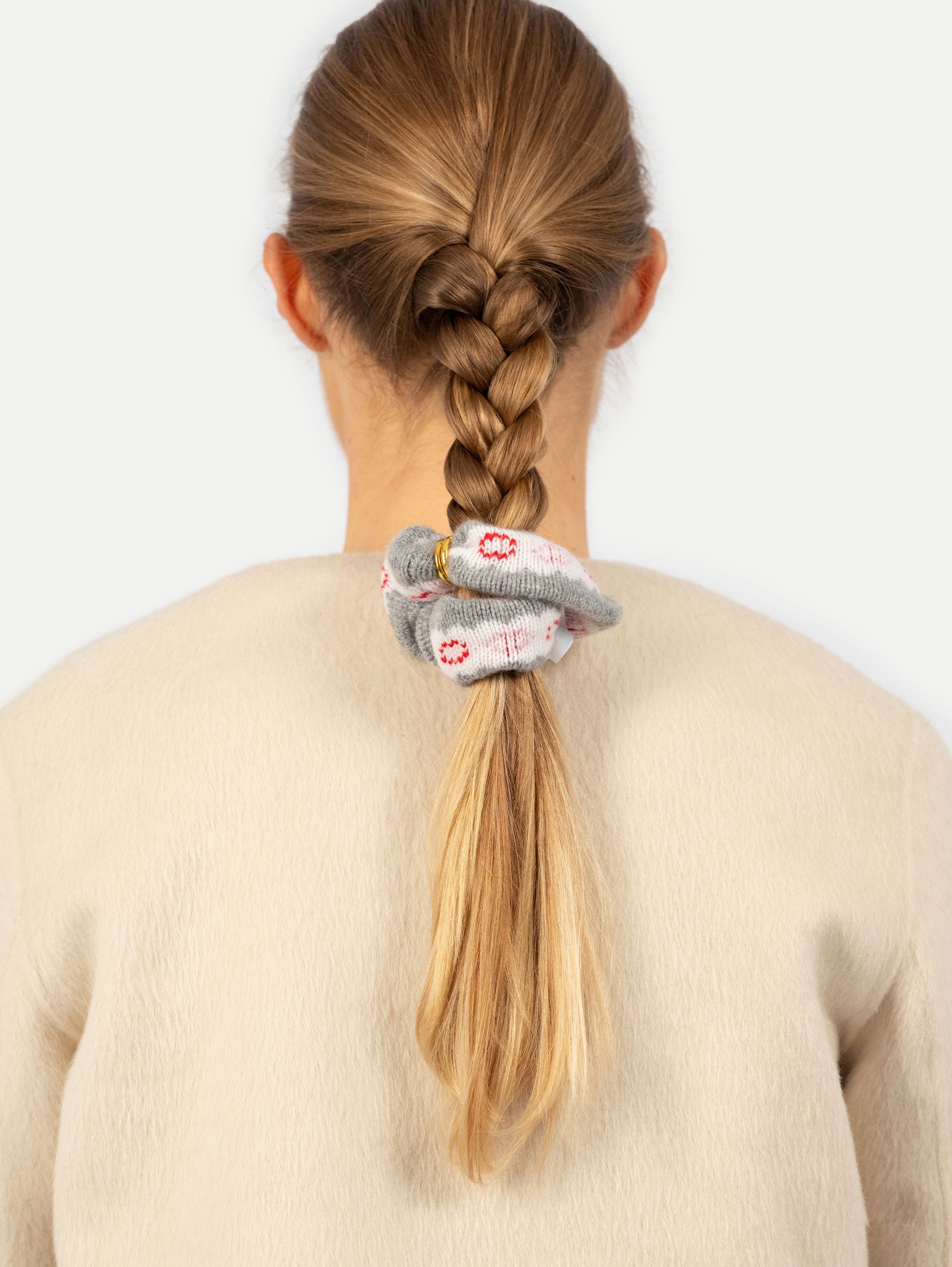 LAURA FAIR ISLE SCRUNCHY IN SALT GREY