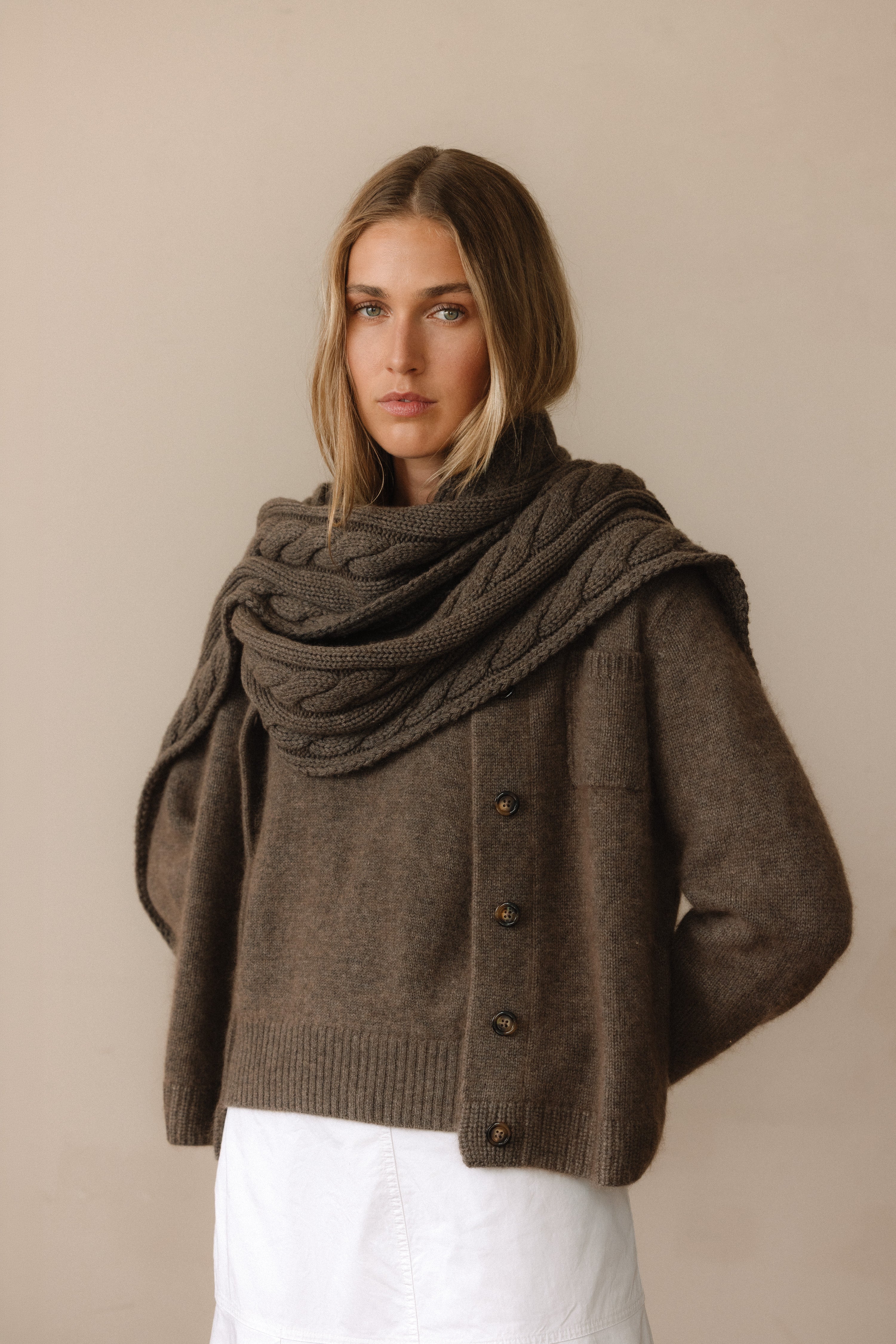 LILLY BRUSHED CARDIGAN IN NOUGAT