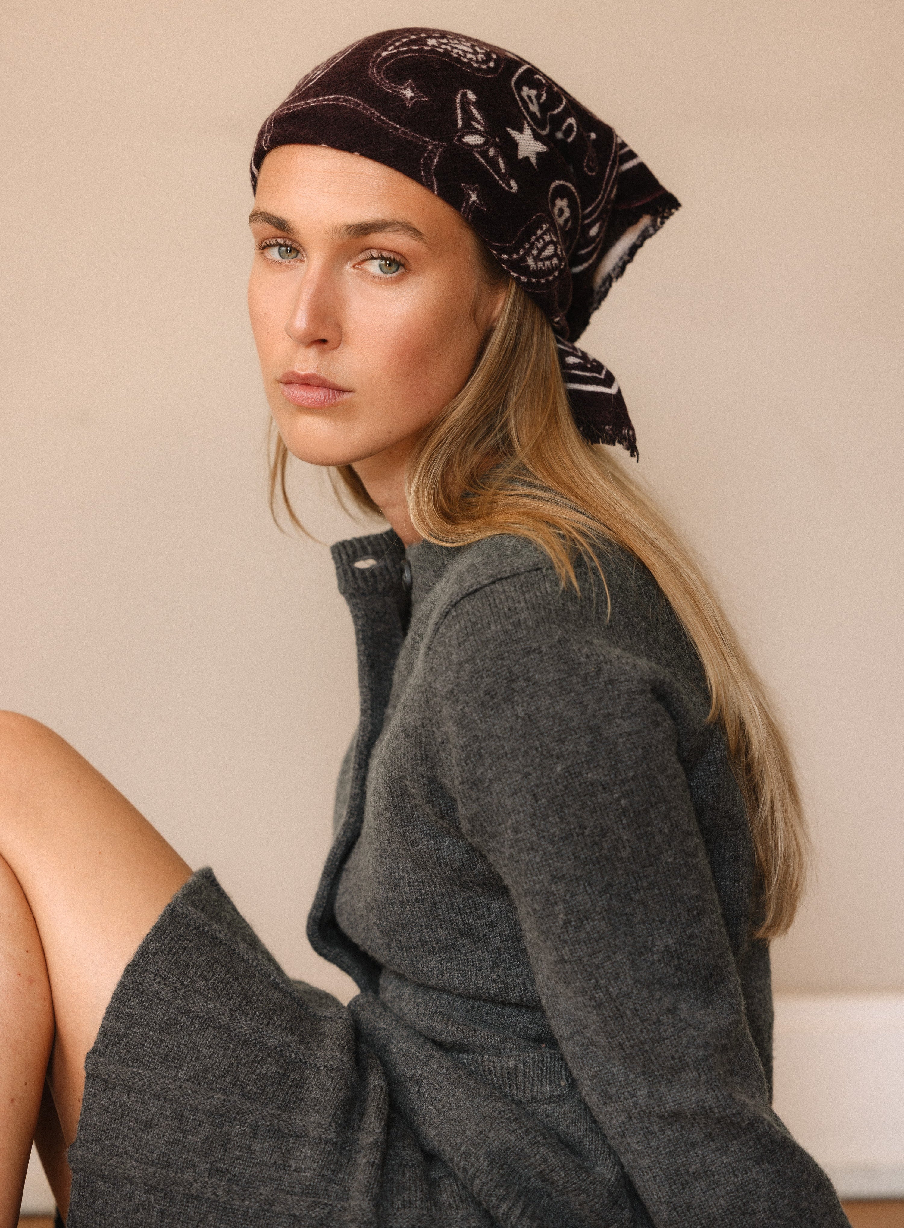 NELE SCARF SMALL IN MELANZANE