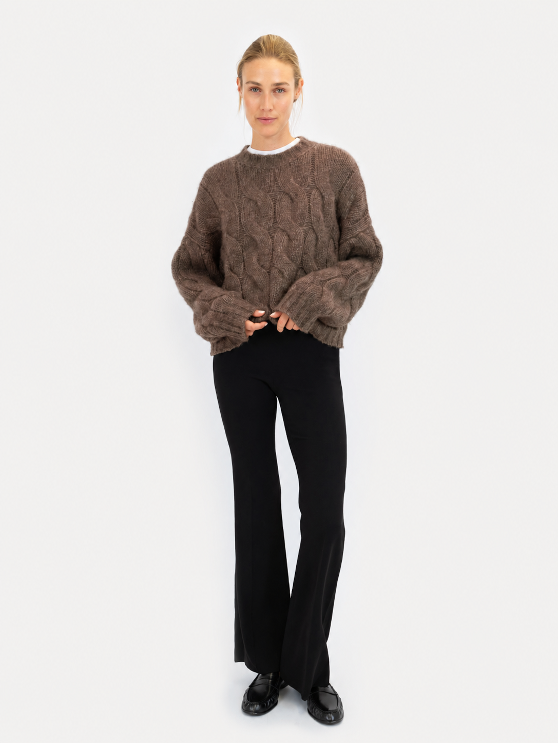 DAPHNE CABLE SWEATER IN HAZELNUT