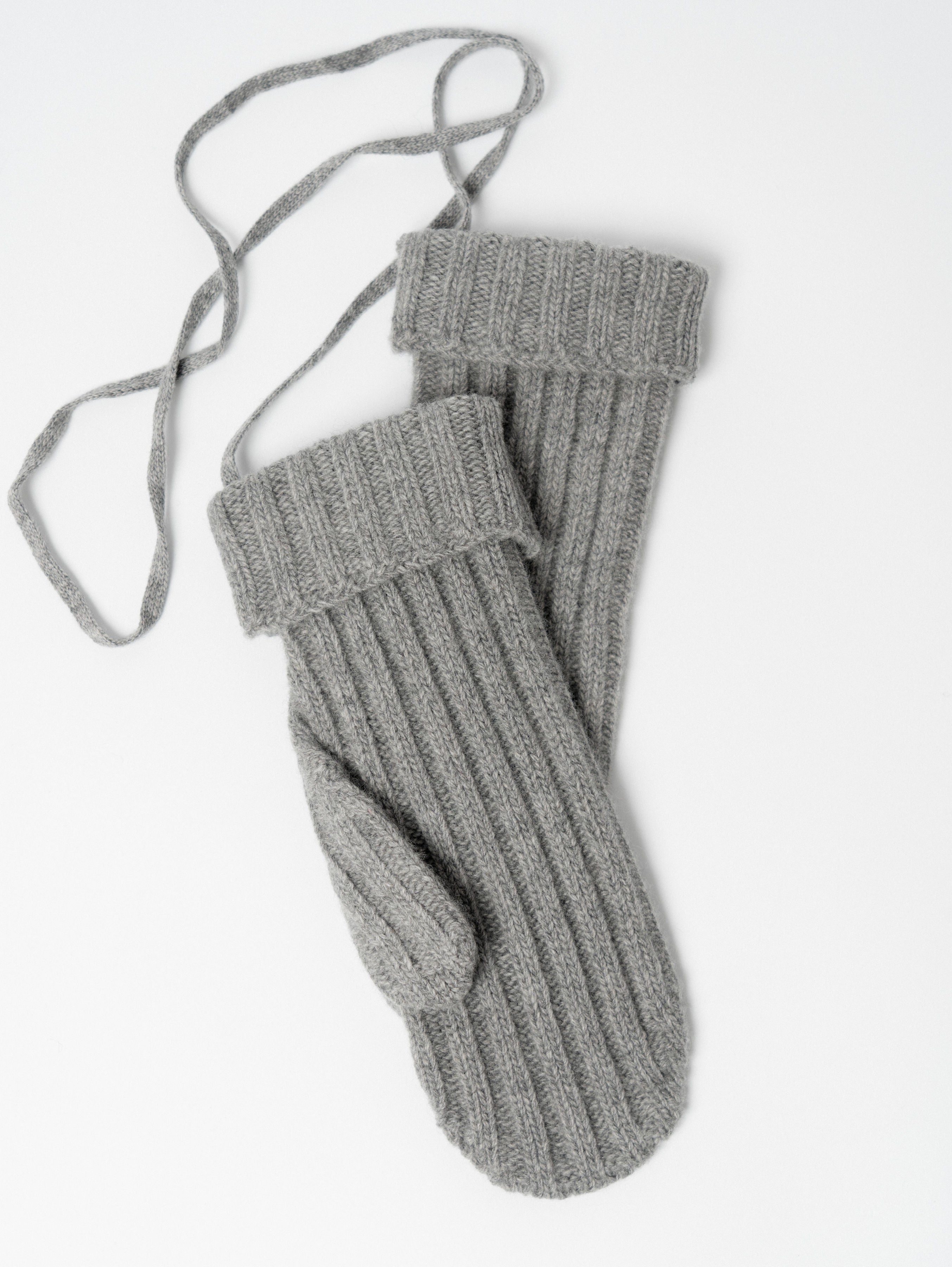 PATRICIA MITTENS IN SMOG