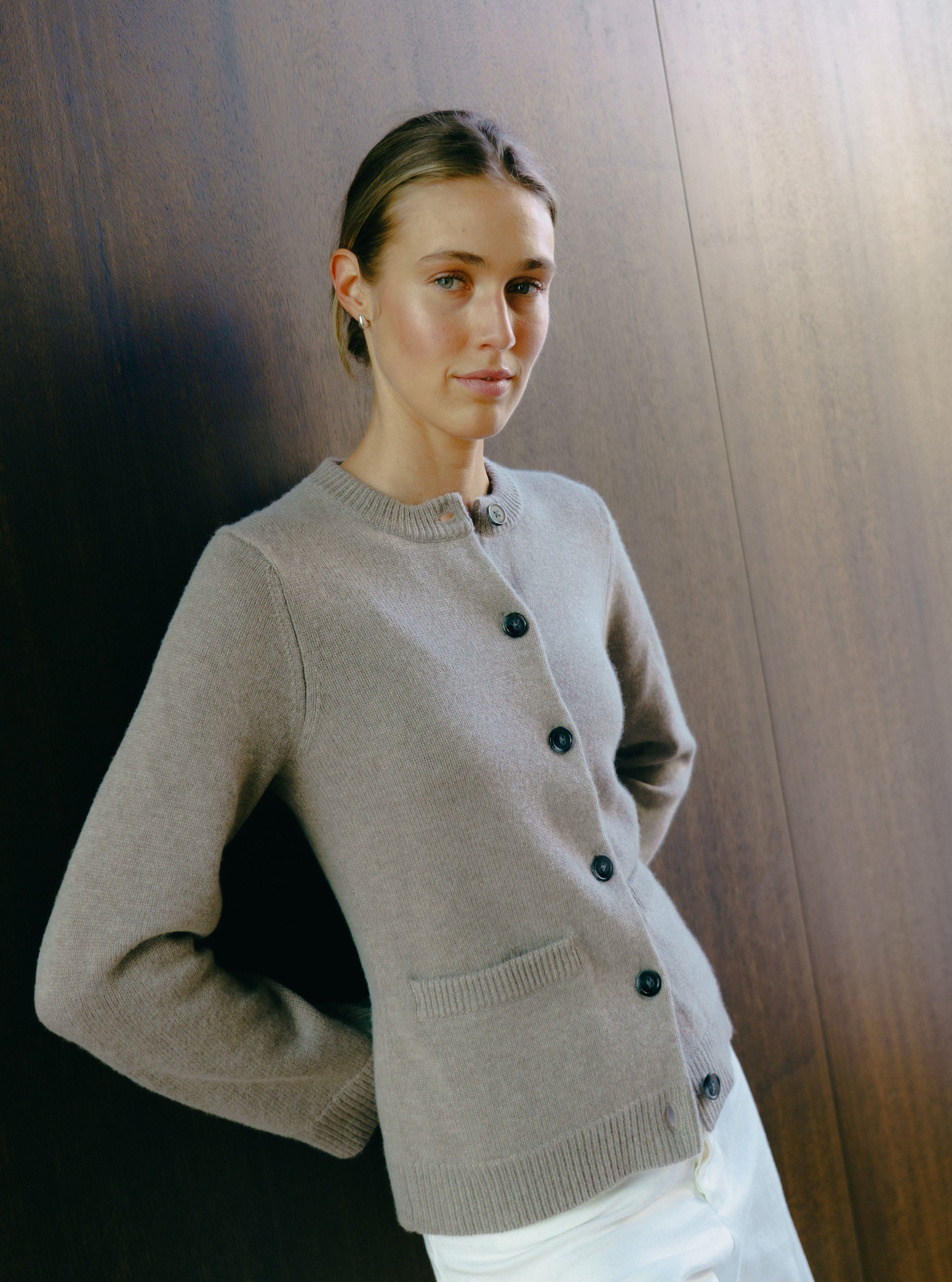 DEA CARDIGAN IN ALMOND POWDER