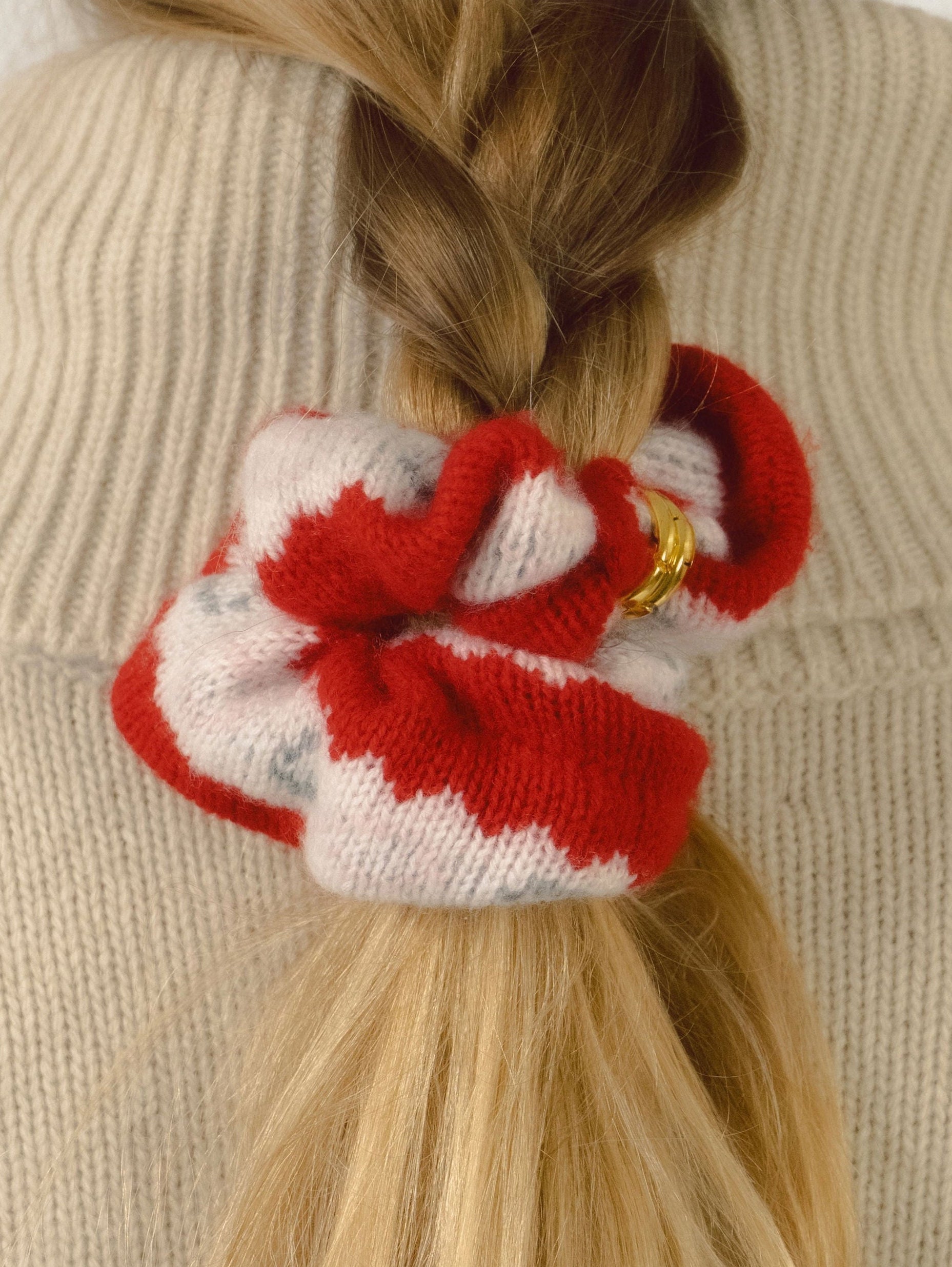 LAURA FAIR ISLE SCRUNCHY IN SALT GREY