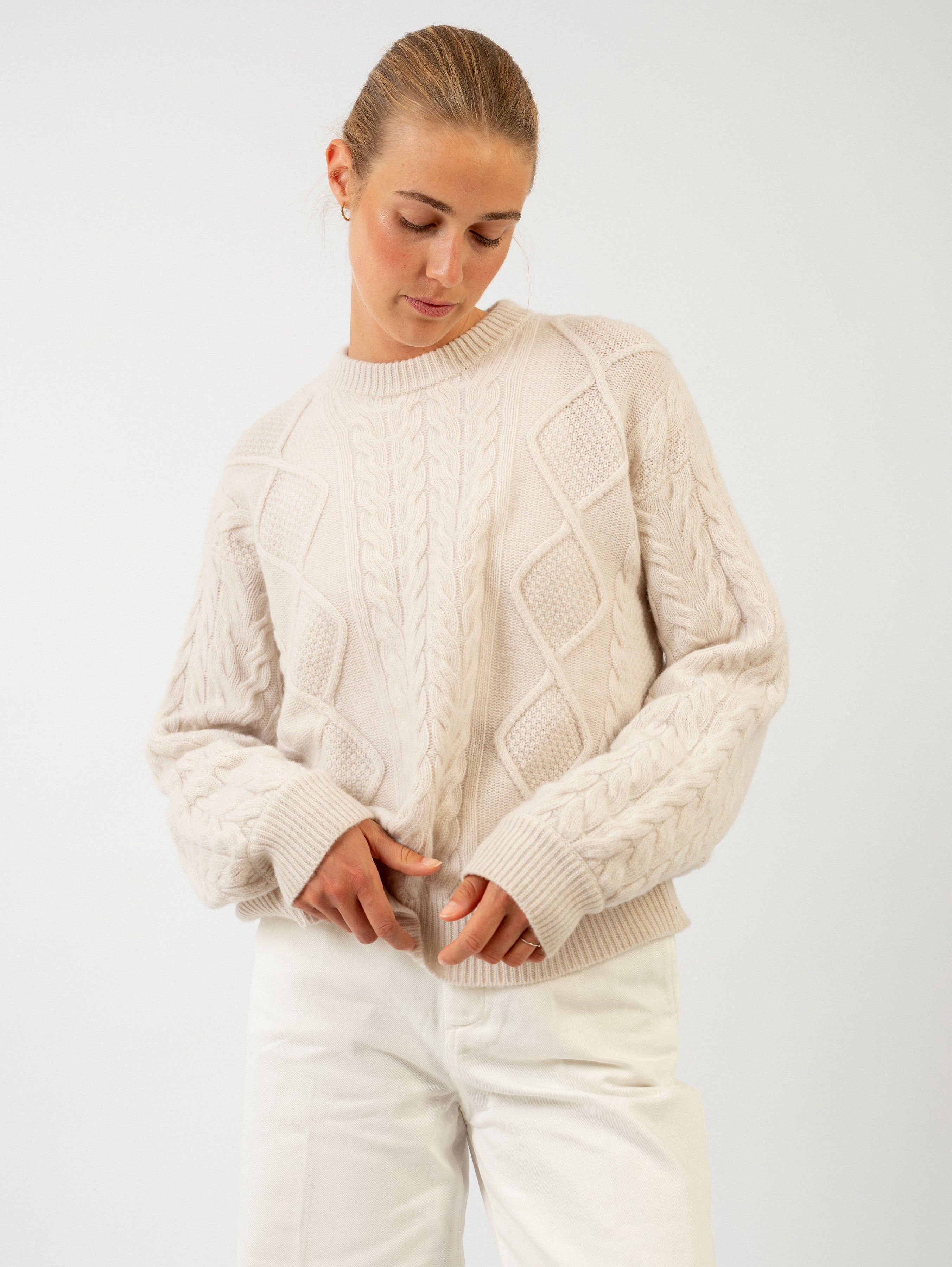MALVE CABLE SWEATER IN VANILLA