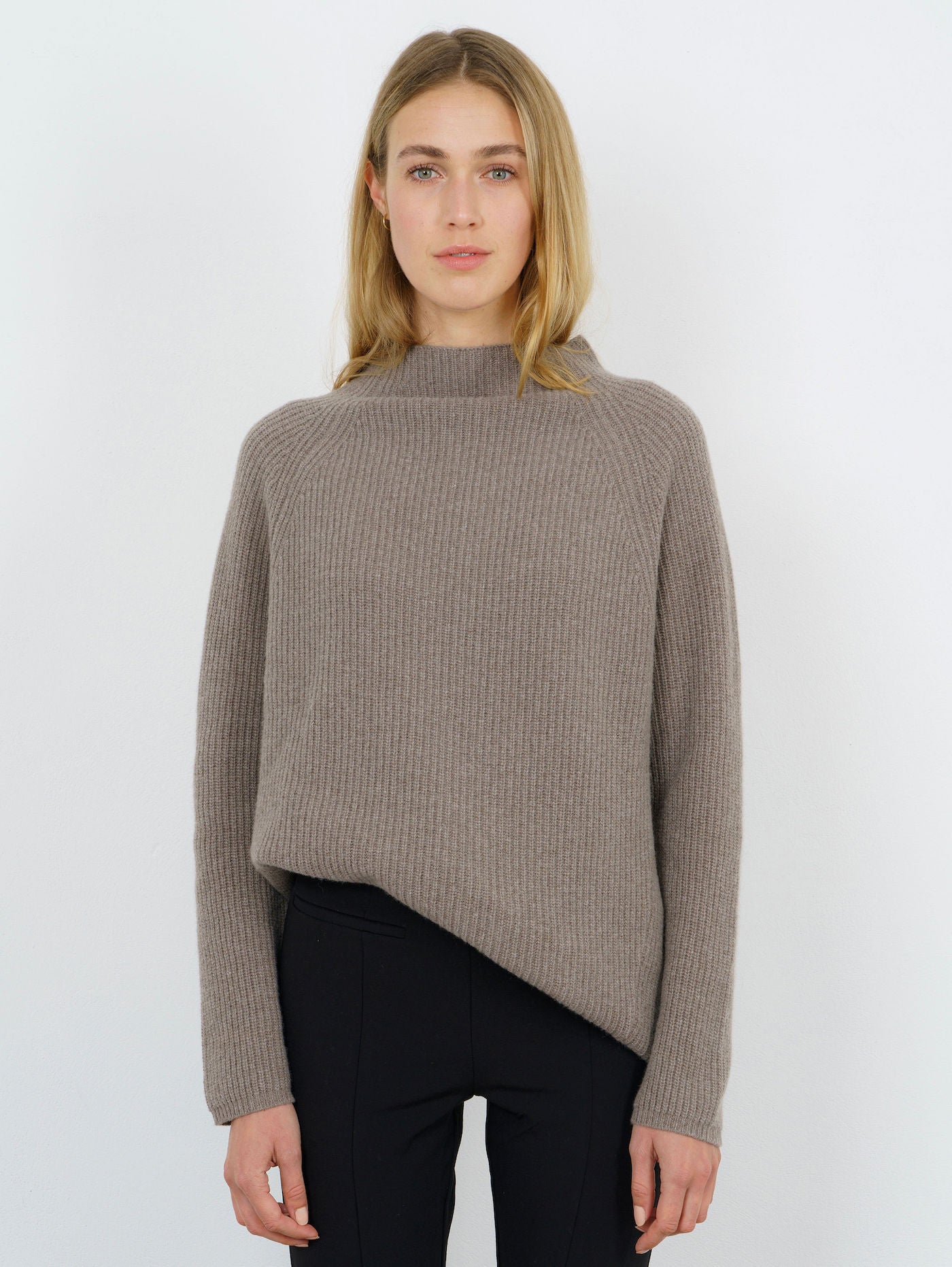 MANON SWEATER IN TIMELESS TAUPE