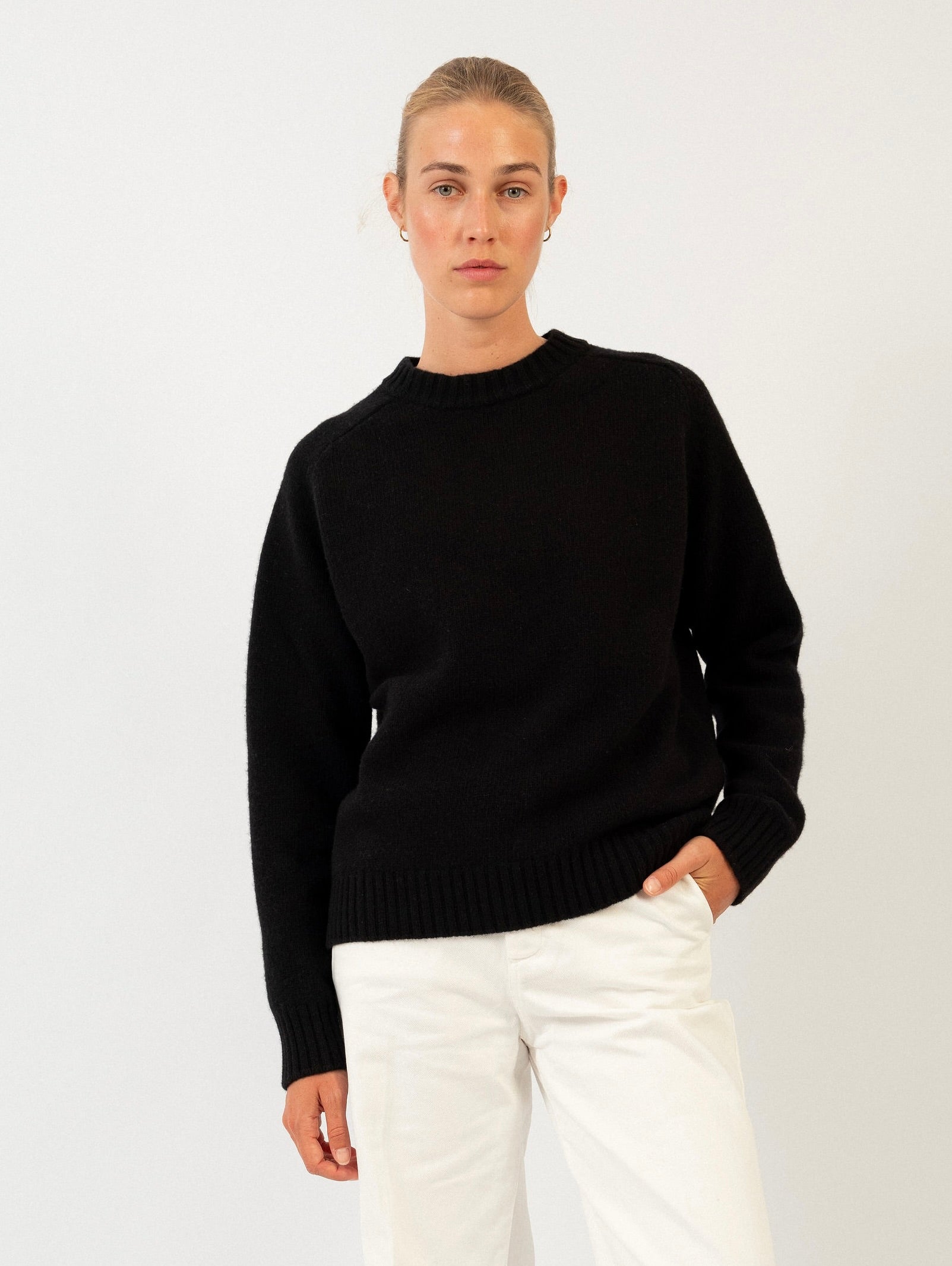 MARY SWEATER IN NIGHT (BLACK)