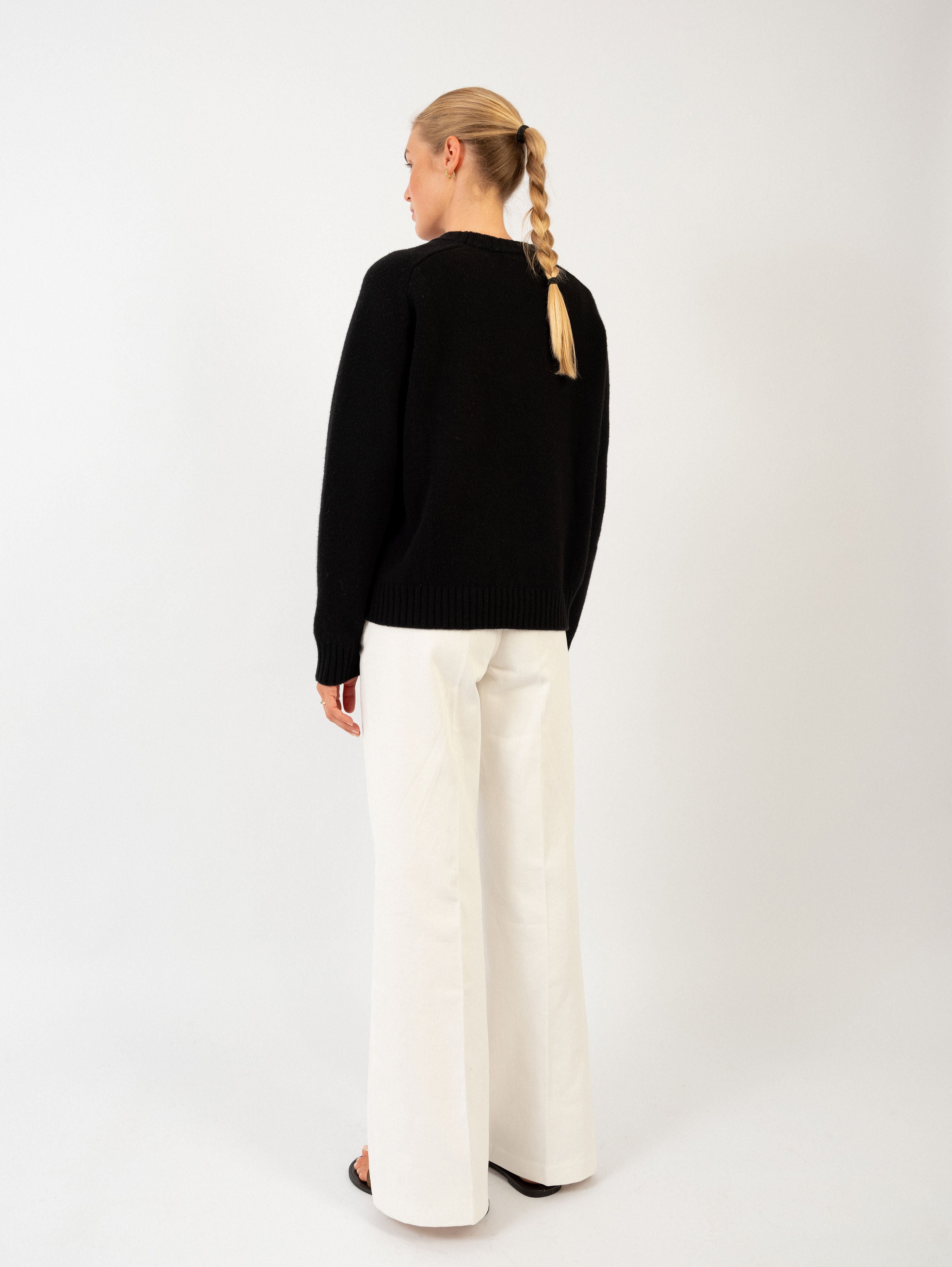 MARY SWEATER IN NIGHT (BLACK)