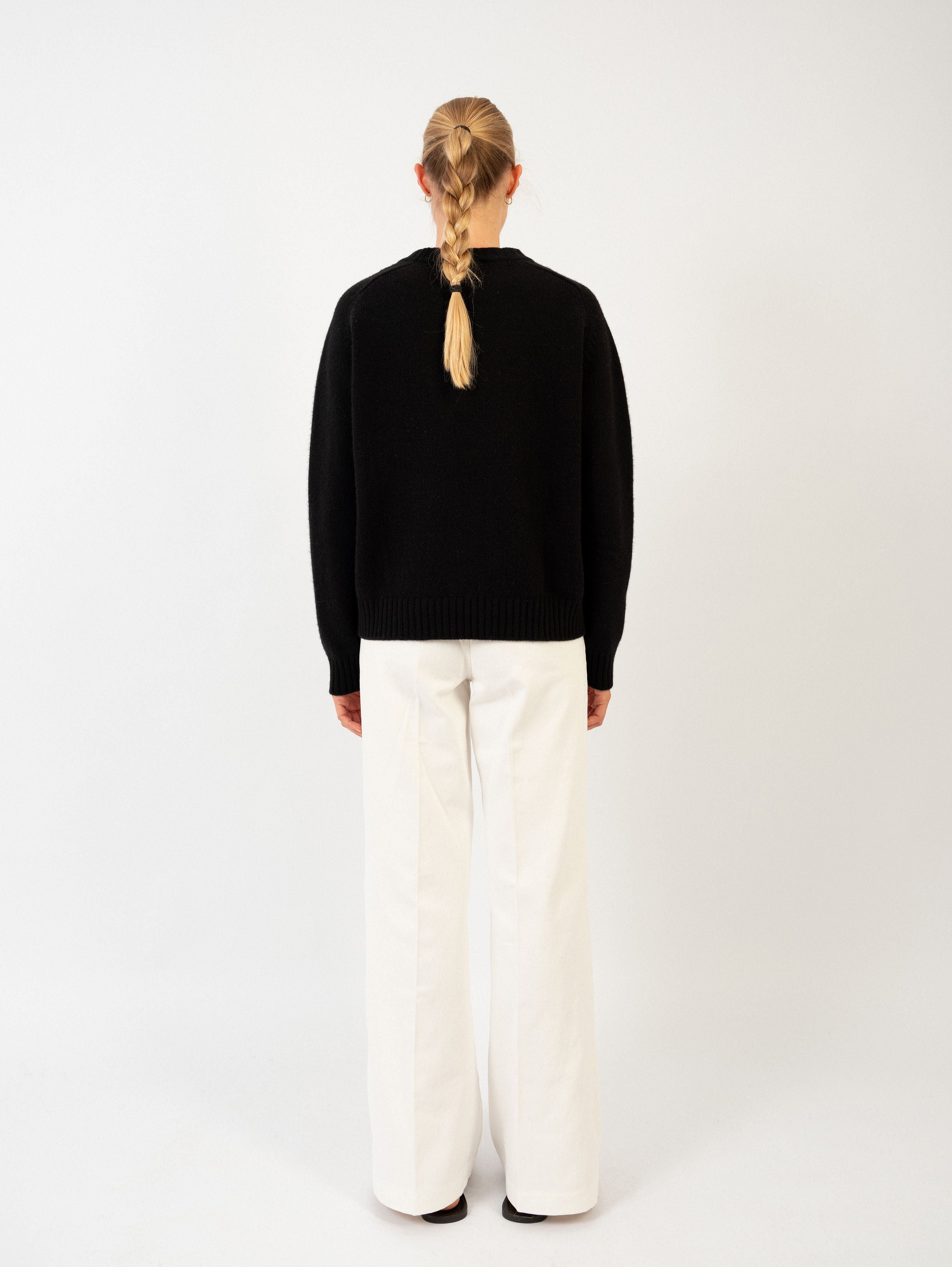 MARY SWEATER IN NIGHT (BLACK)