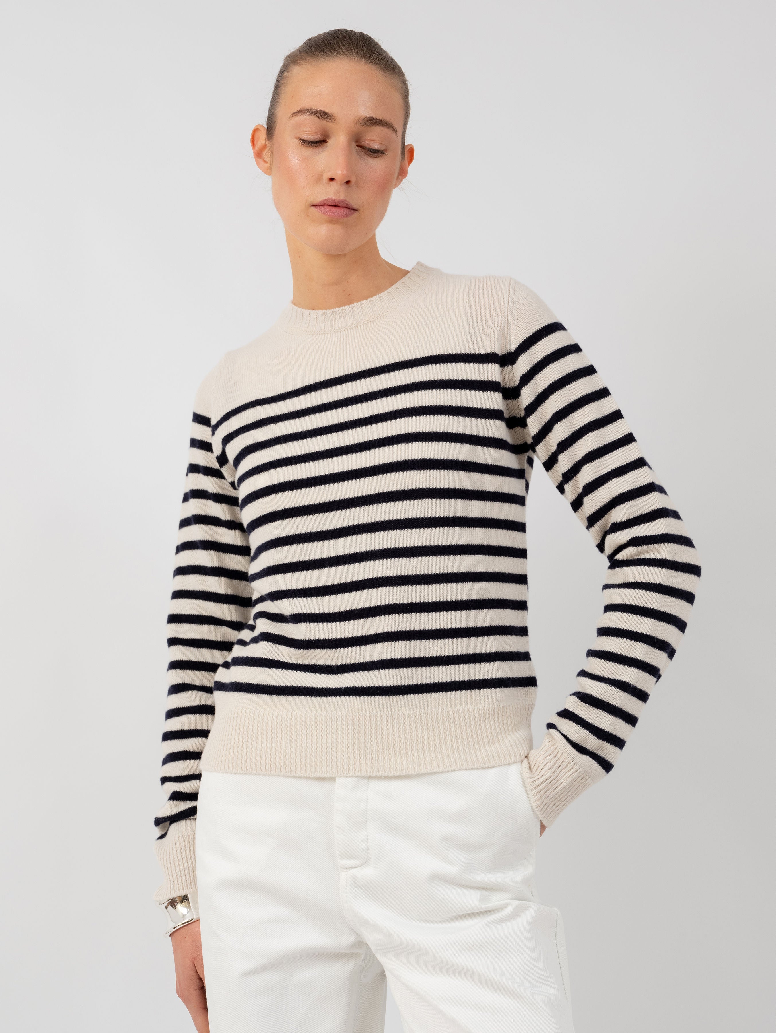 THERESA SWEATER IN VANILLA / DEEP BLUE