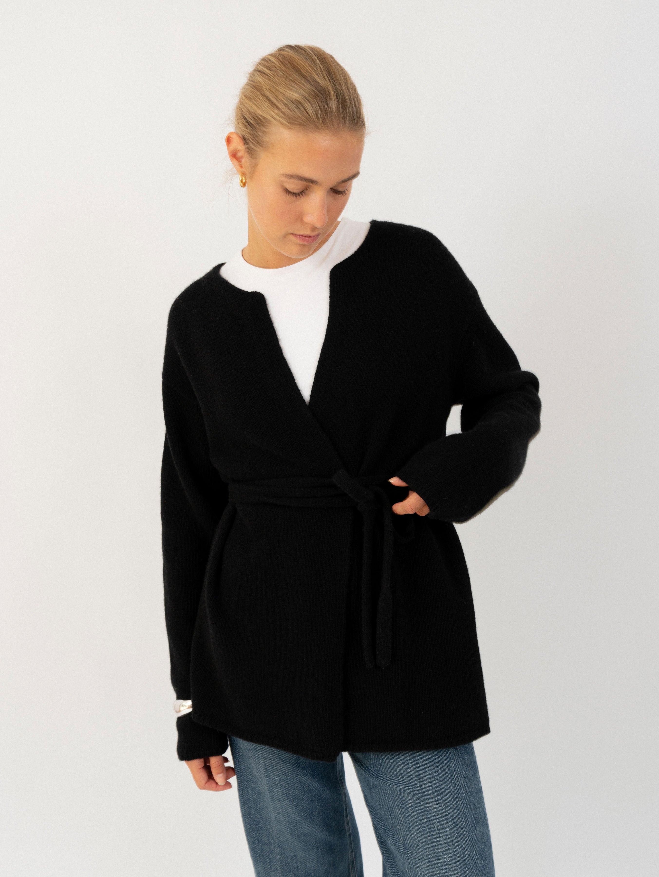 VICTORIA CARDIGAN IN NIGHT (Black)