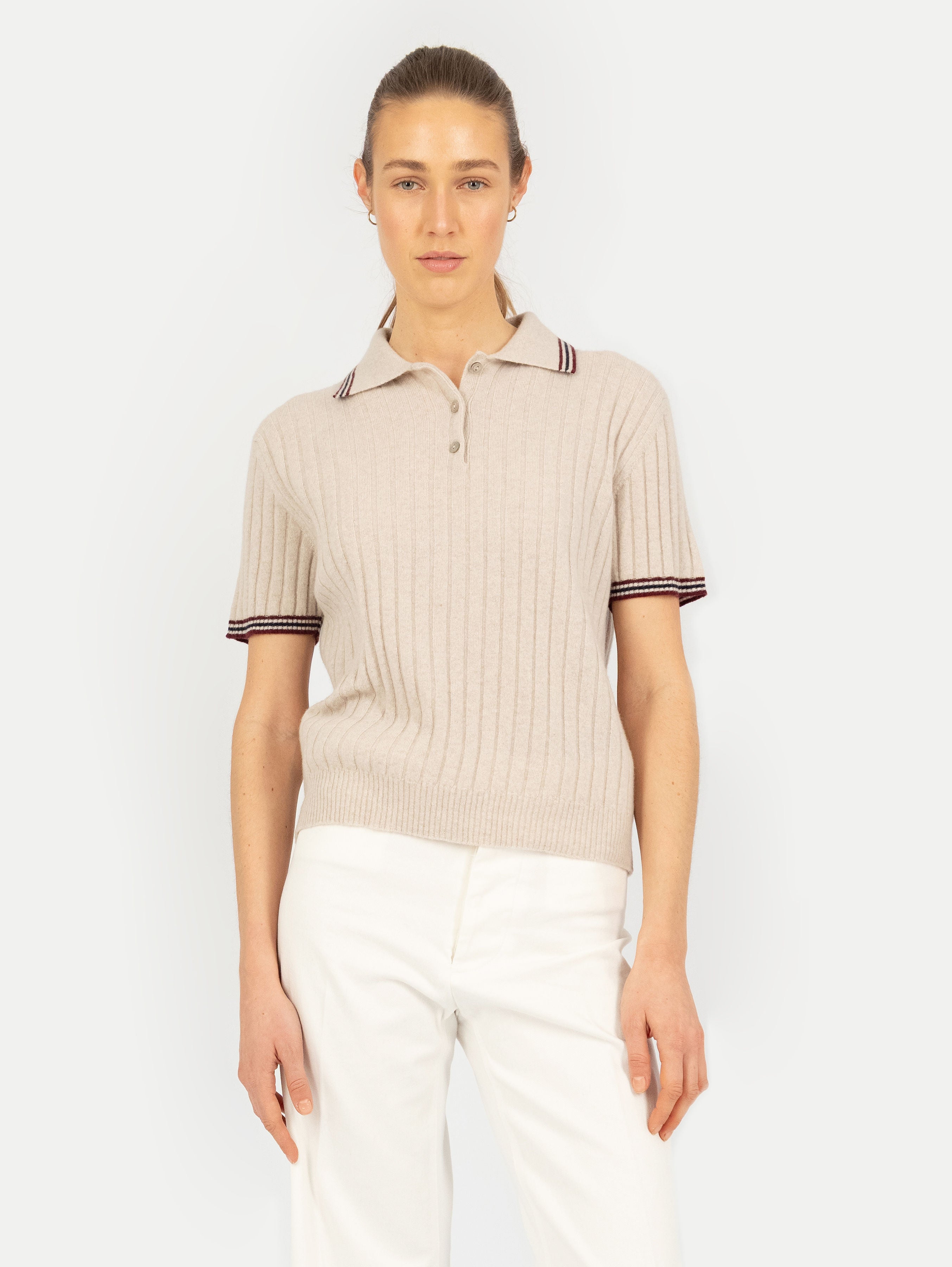 LEA POLO IN SAND