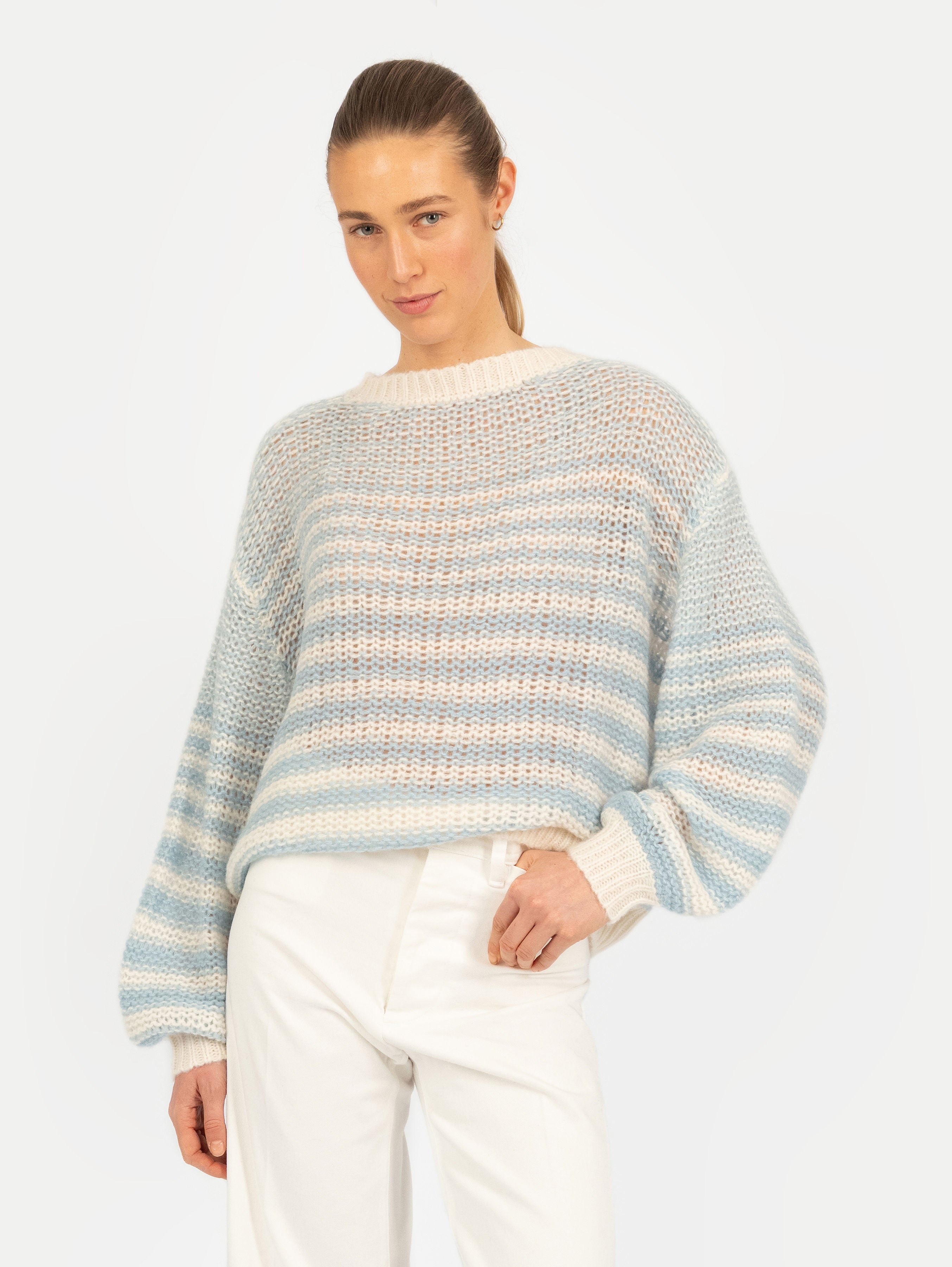 JOSEFINE SWEATER IN LIGHT BLUE