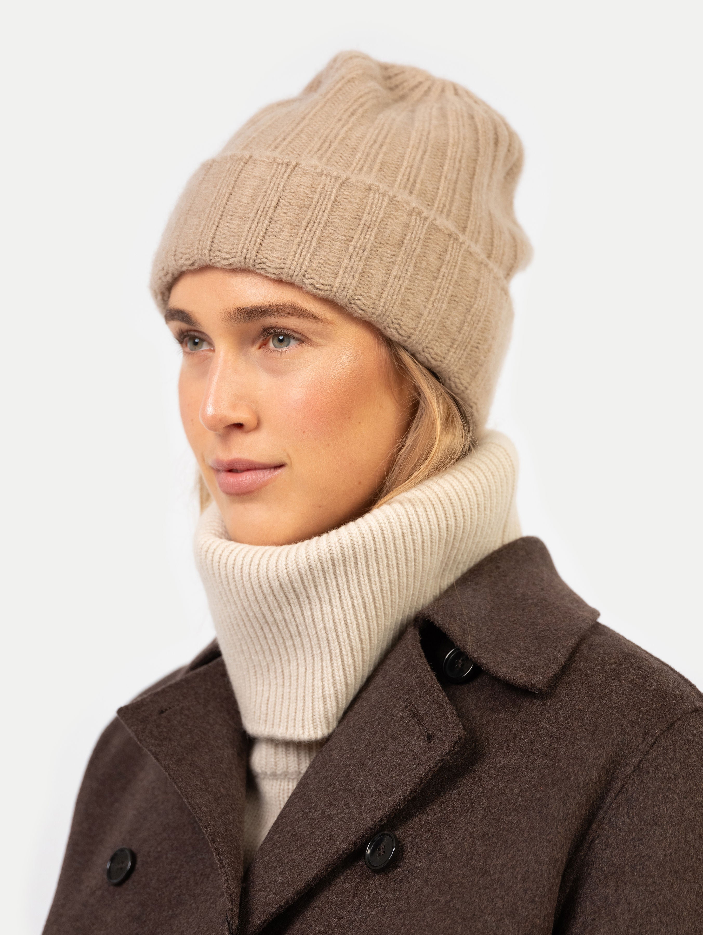 LAURA BEANIE IN TOAST