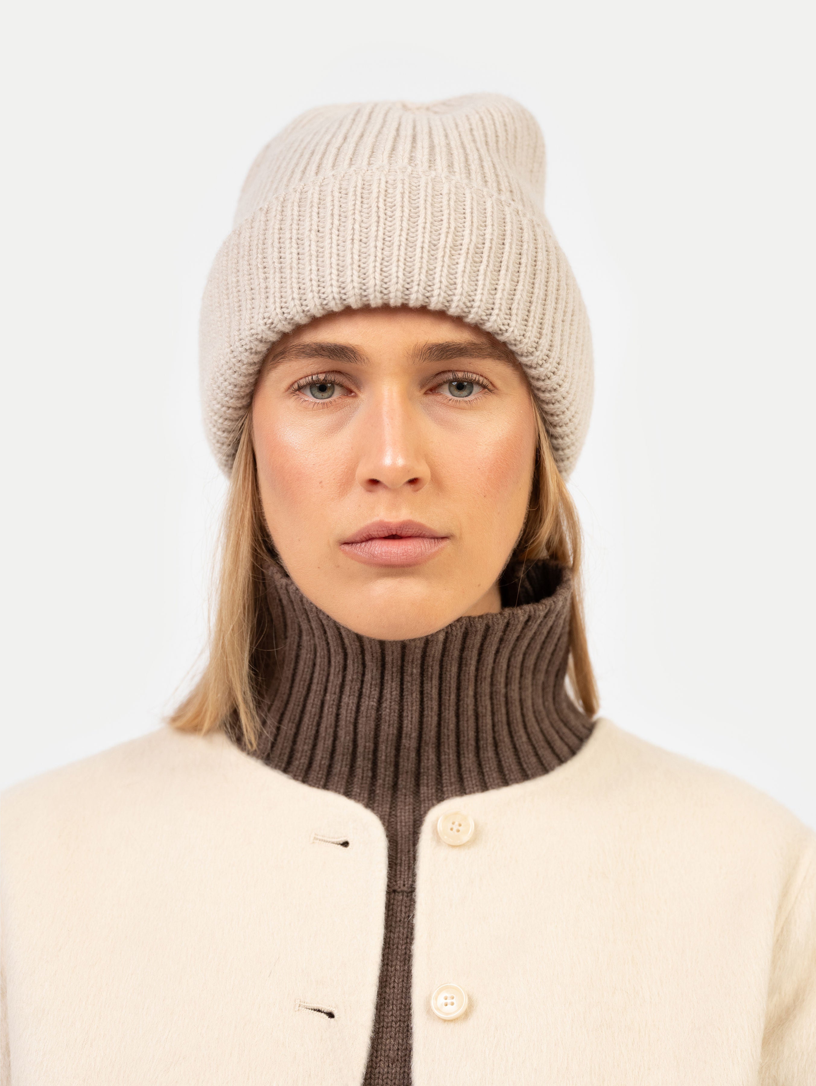 CHARLY BEANIE IN SAND