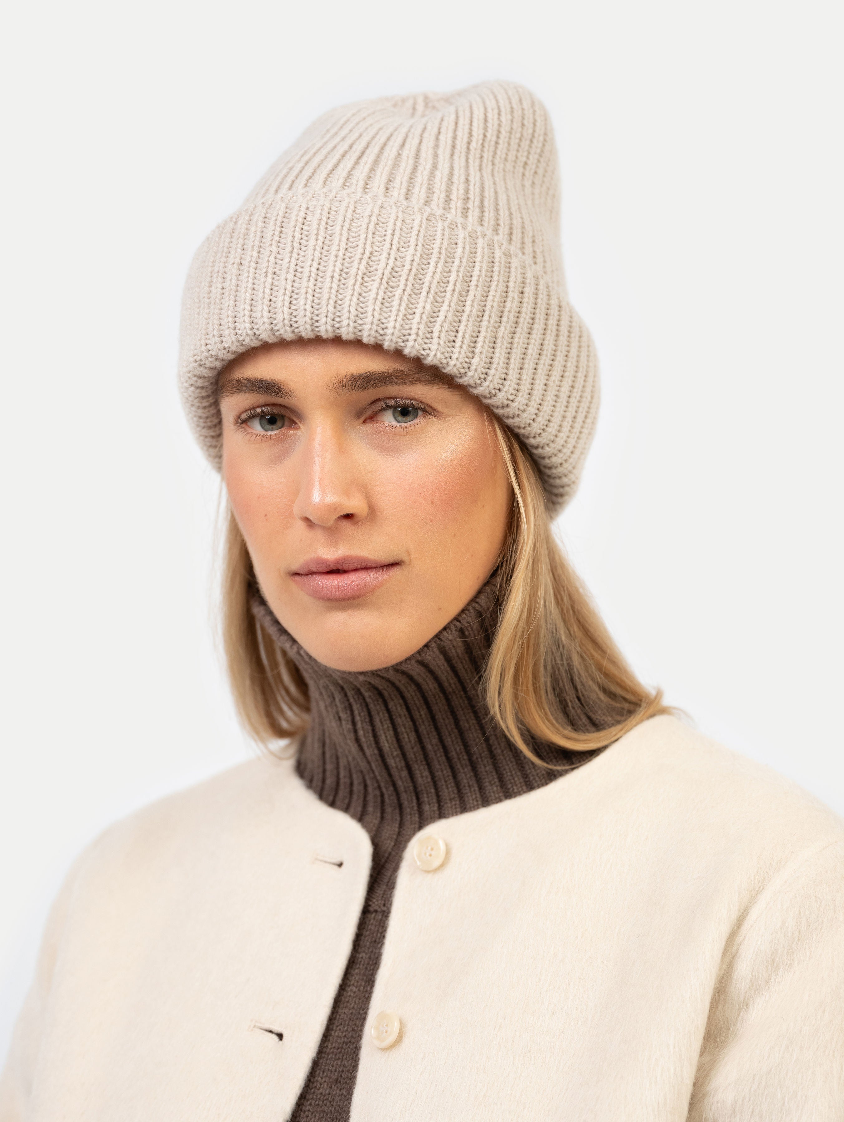 CHARLY BEANIE IN SAND