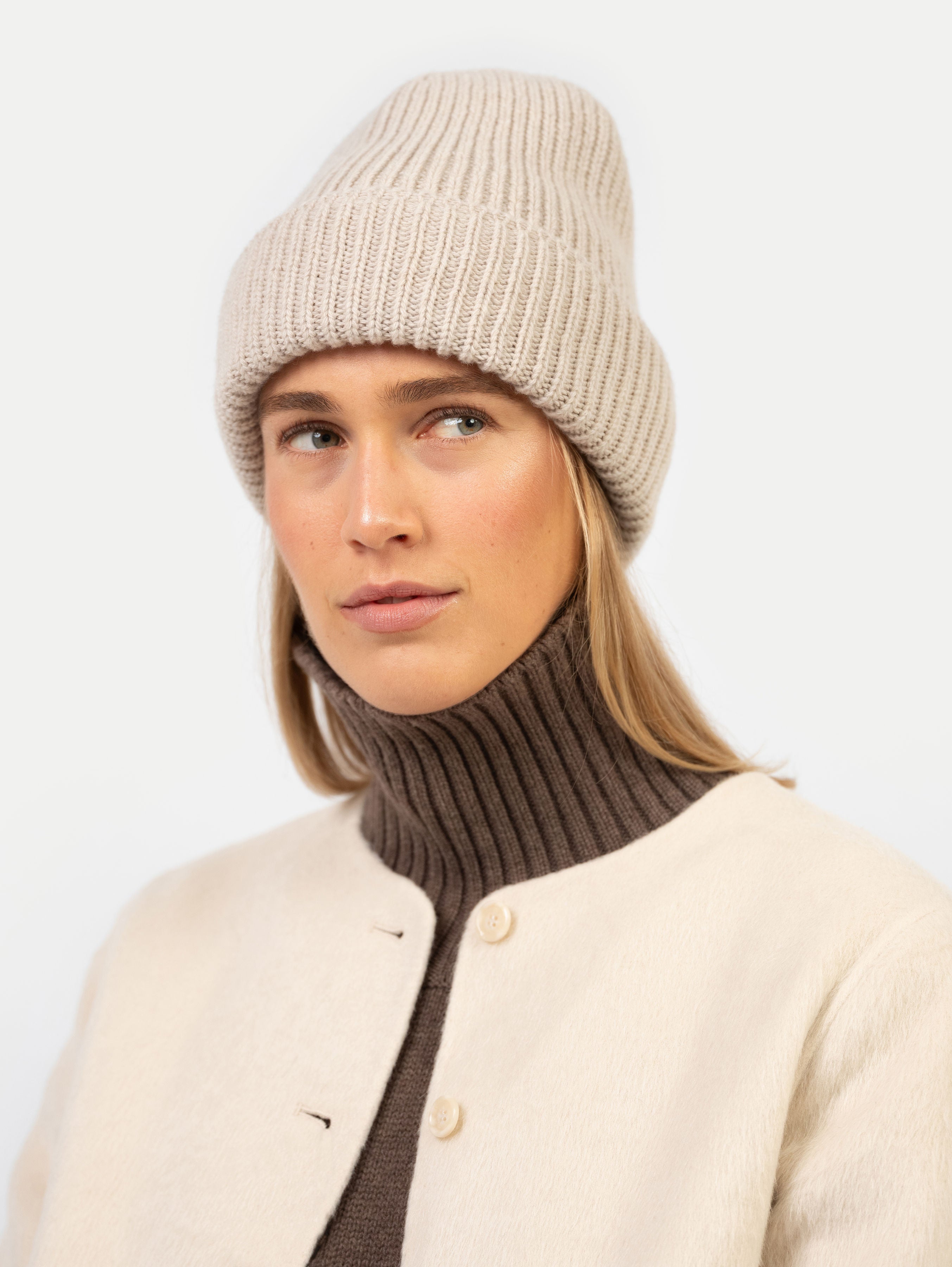 CHARLY BEANIE IN SAND