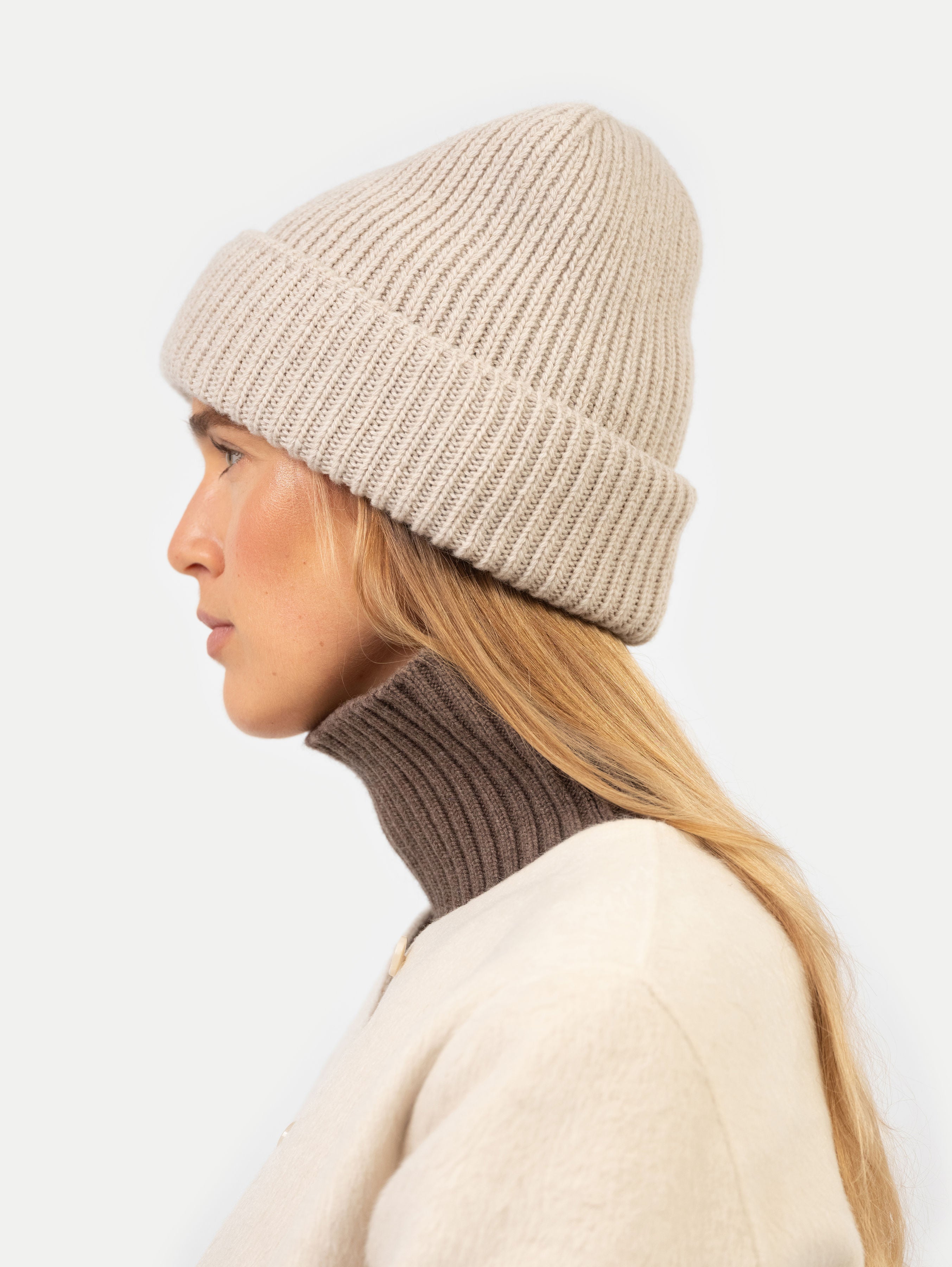 CHARLY BEANIE IN SAND