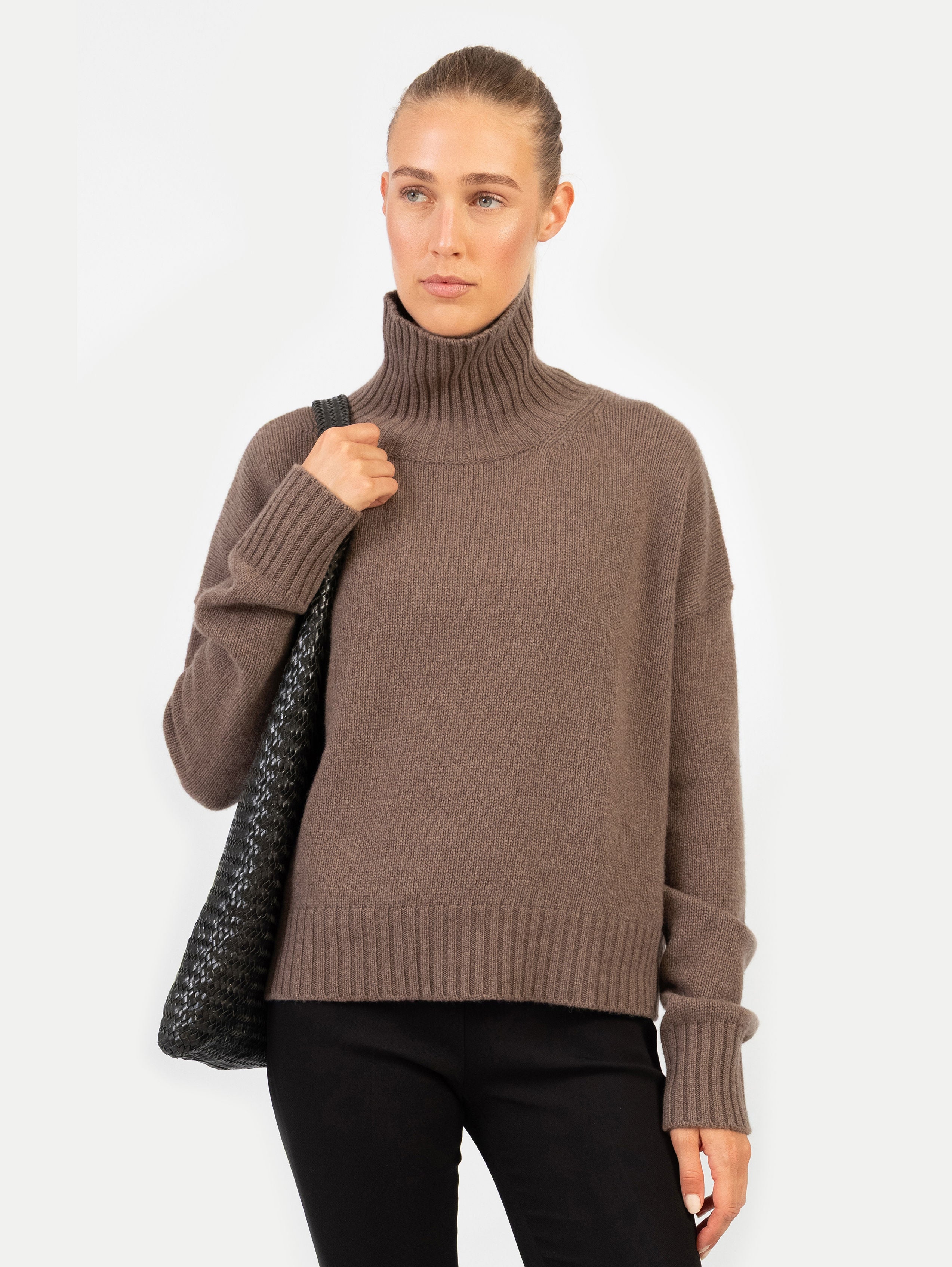 EMMA SWEATER IN DARK NOUGAT