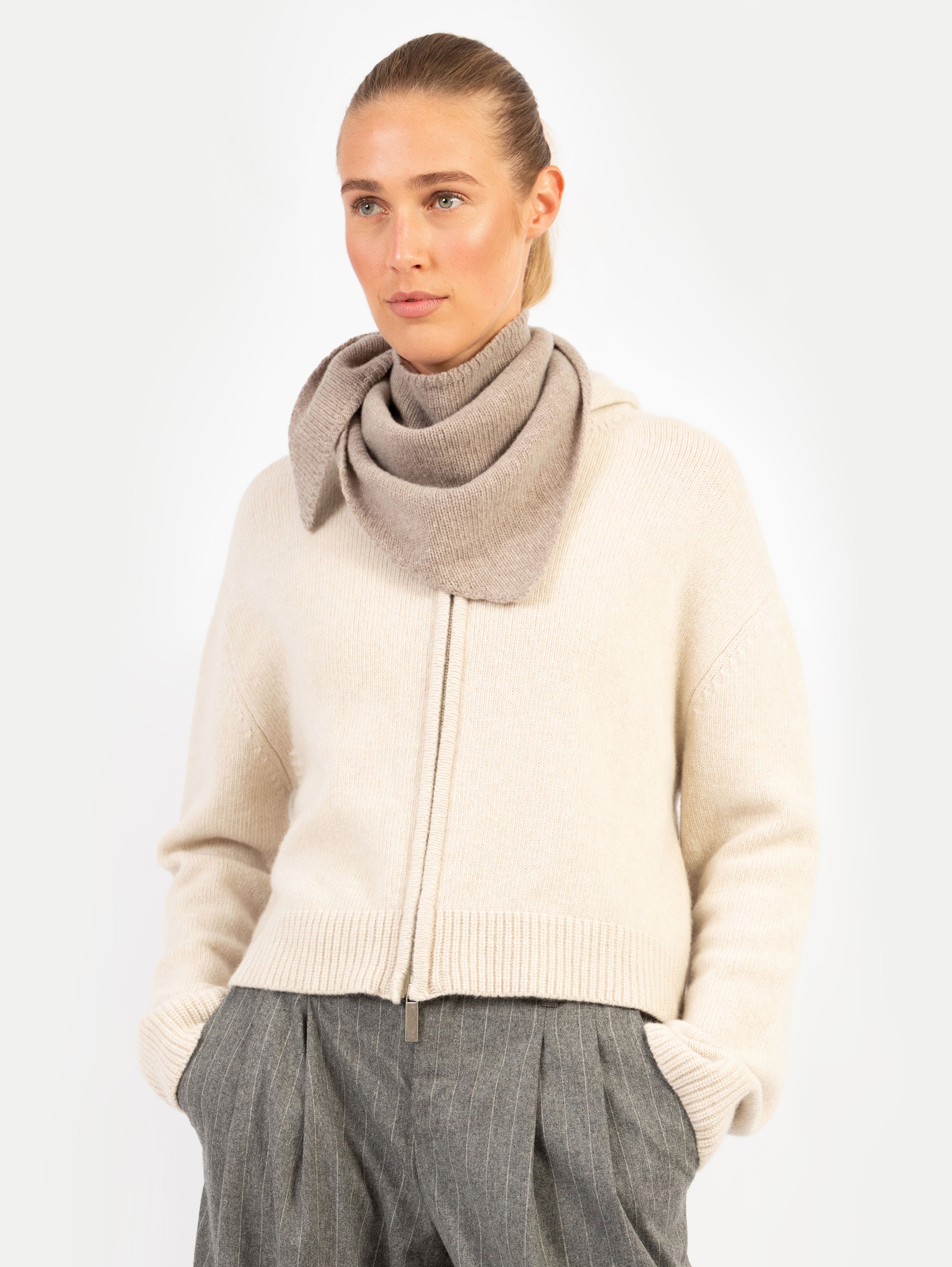 CARA SCARF IN WOOD