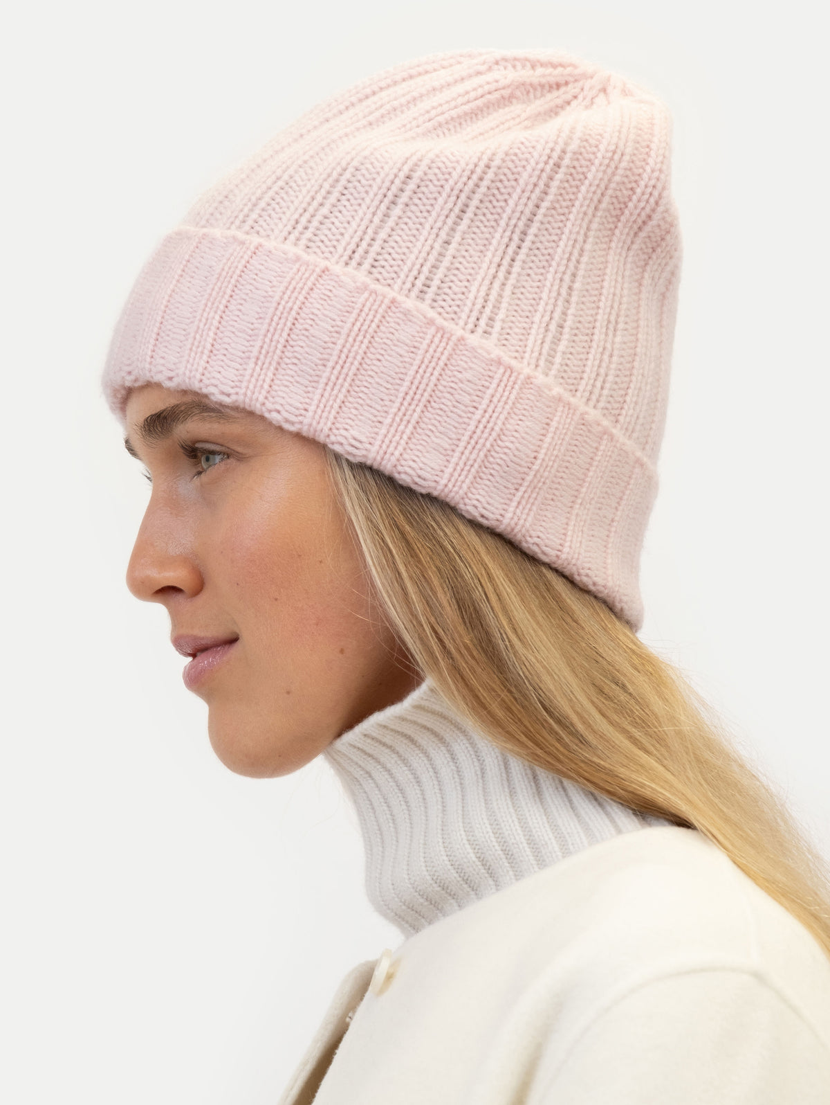 LAURA BEANIE IN POWDER KISS