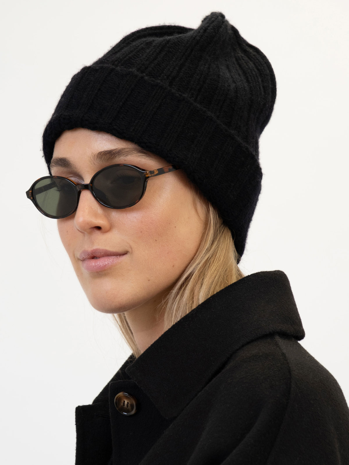LAURA BEANIE IN BLACK SESAME