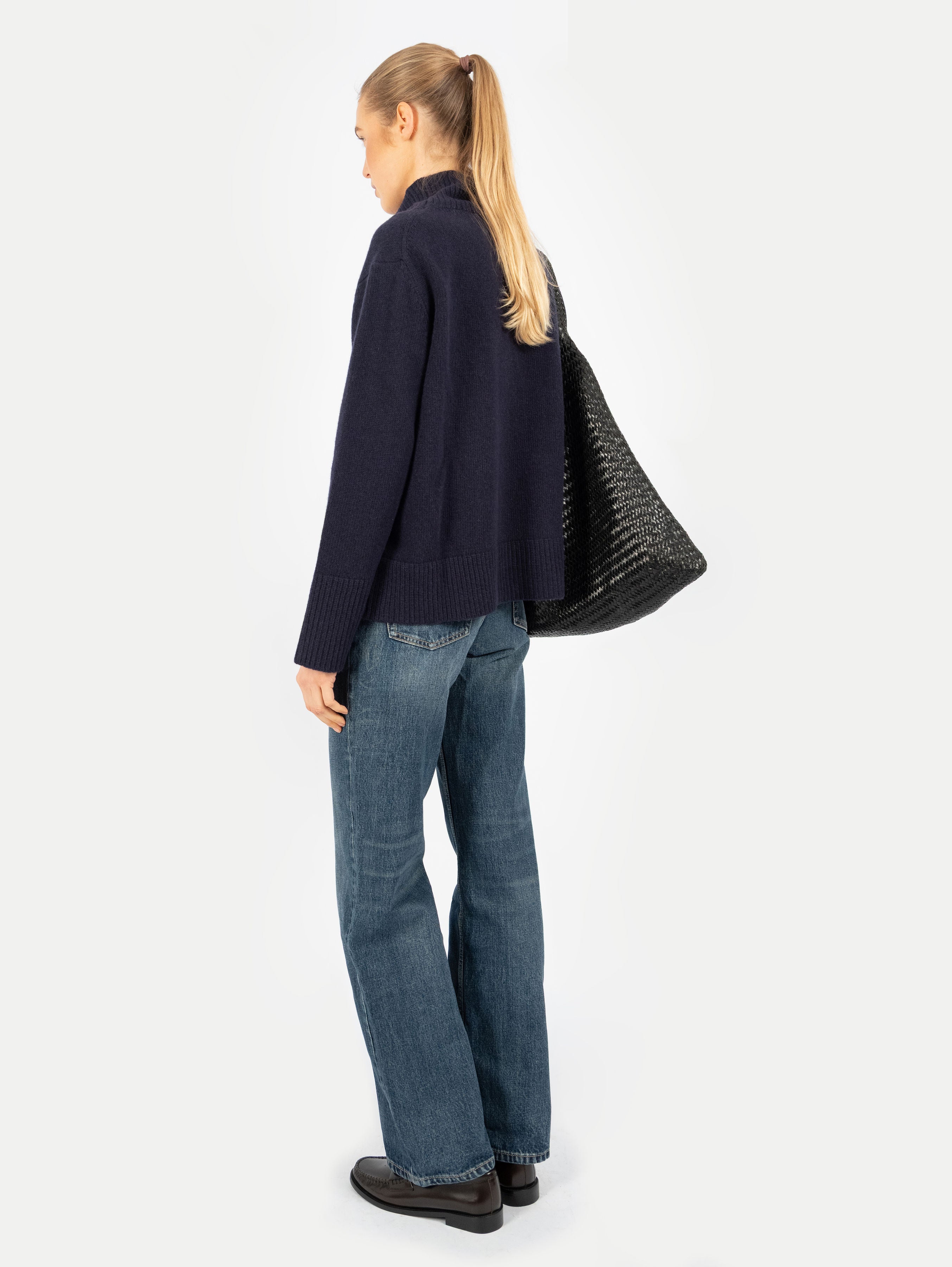 ANEMONE SWEATER IN DEEP BLUE