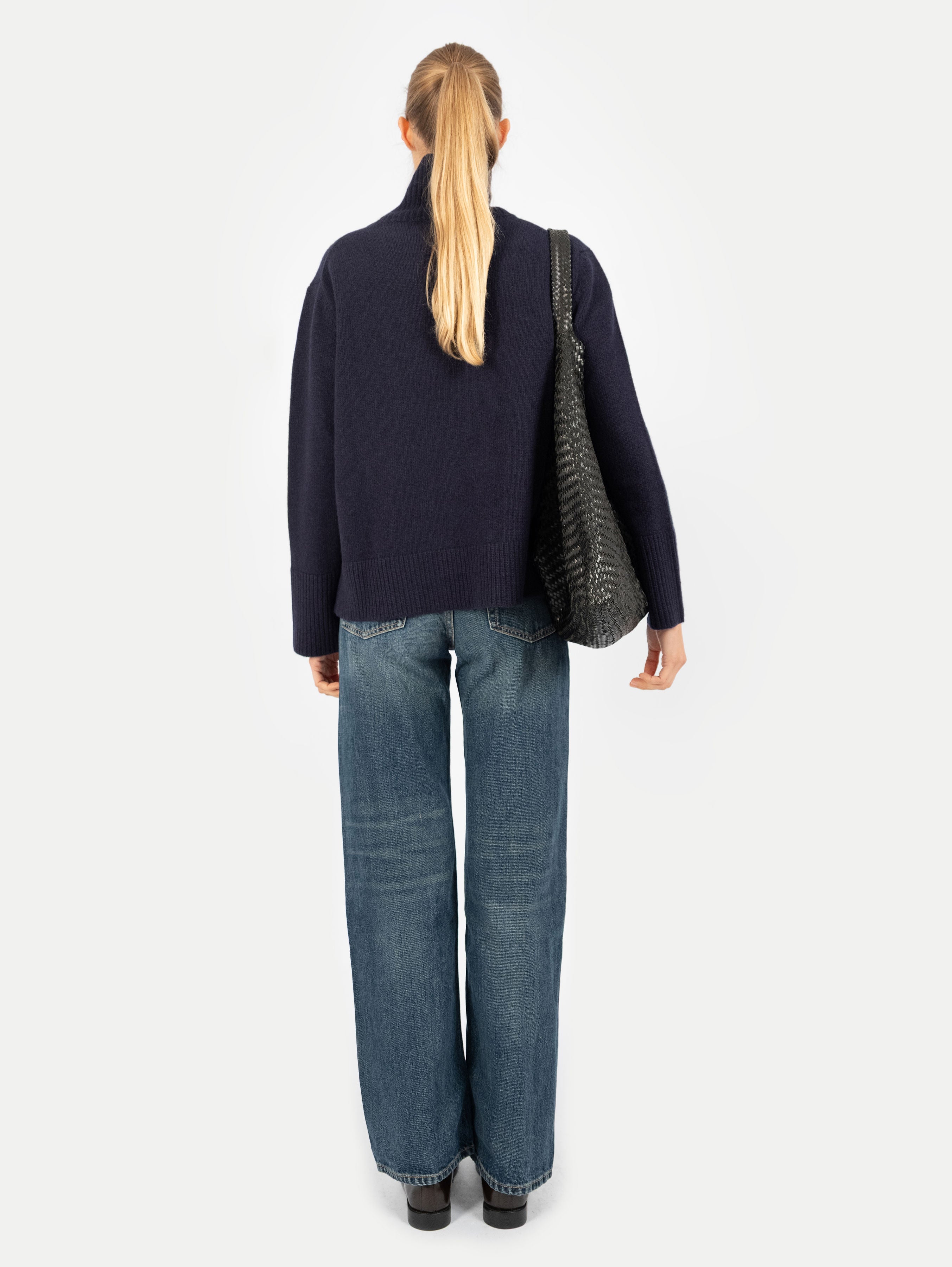 ANEMONE SWEATER IN DEEP BLUE